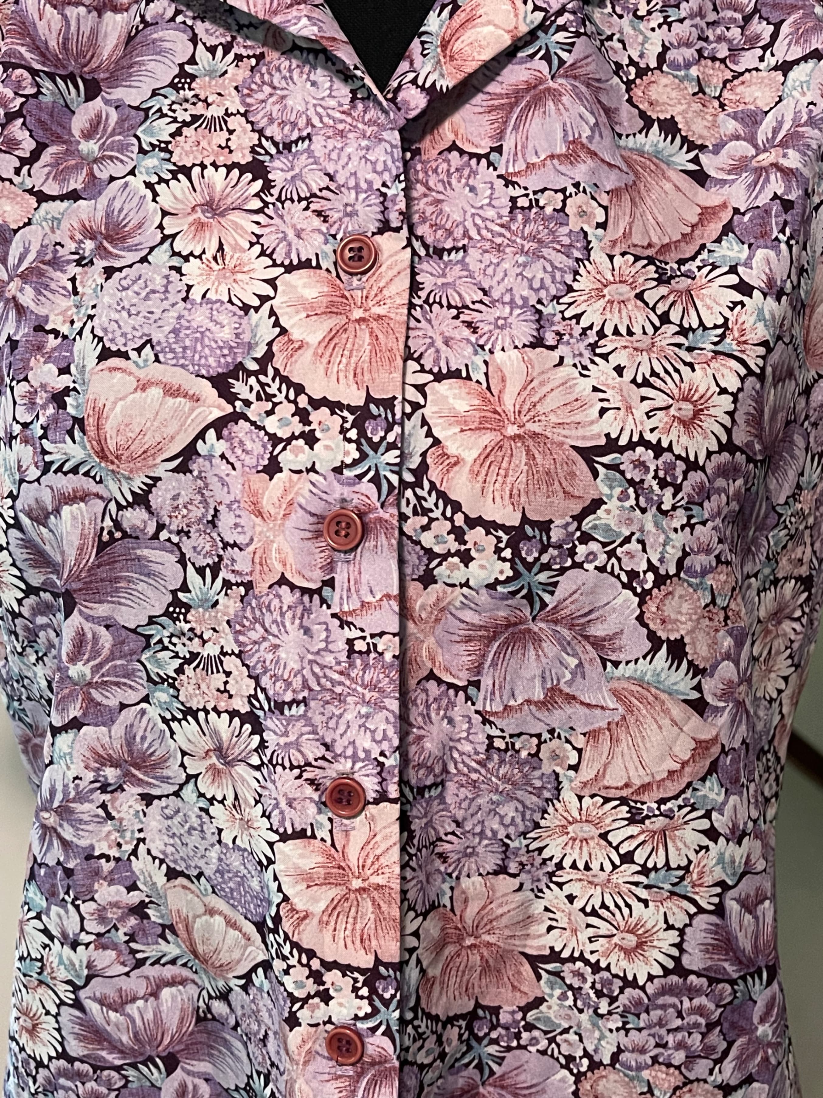 Nikki Vintage Women’s Floral Short Sleeve Button-Up Shirt - Thumbnail 11