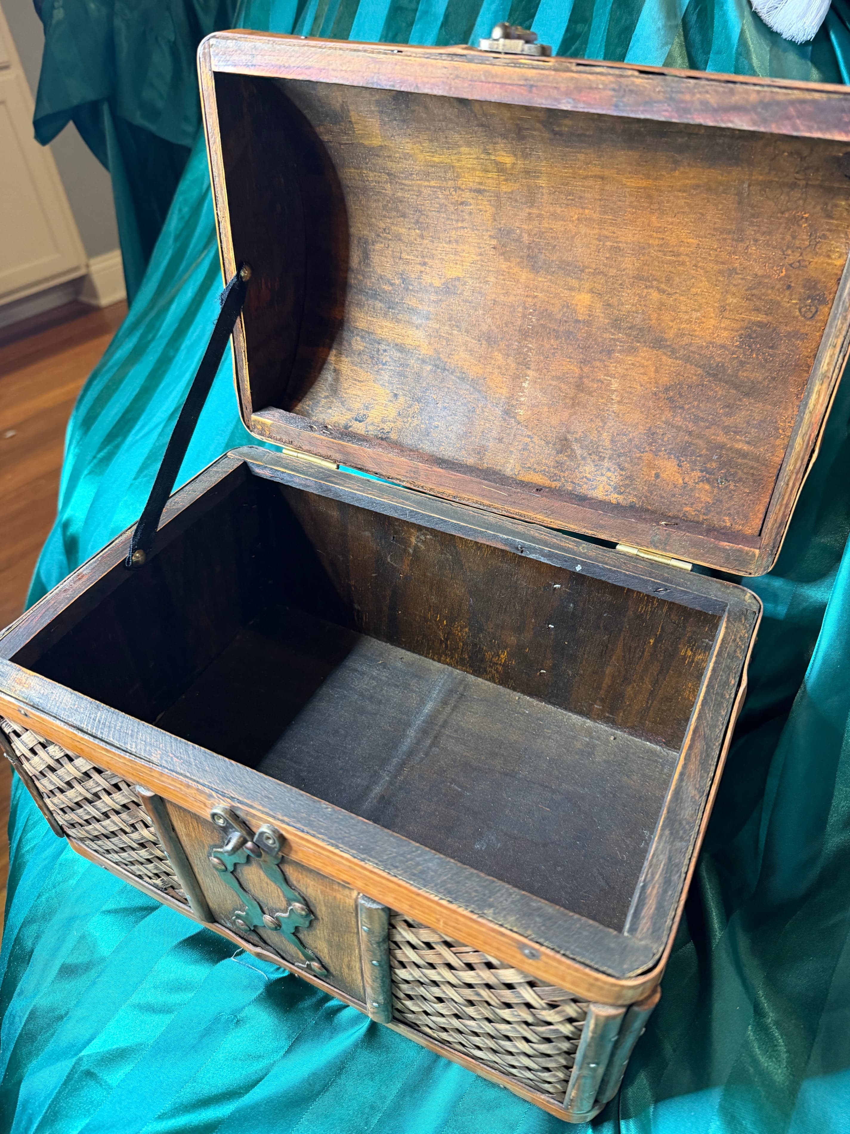 Vintage Wooden Wicker Treasure Chest with Brass Accents – Film Prophouse Find - Thumbnail 2