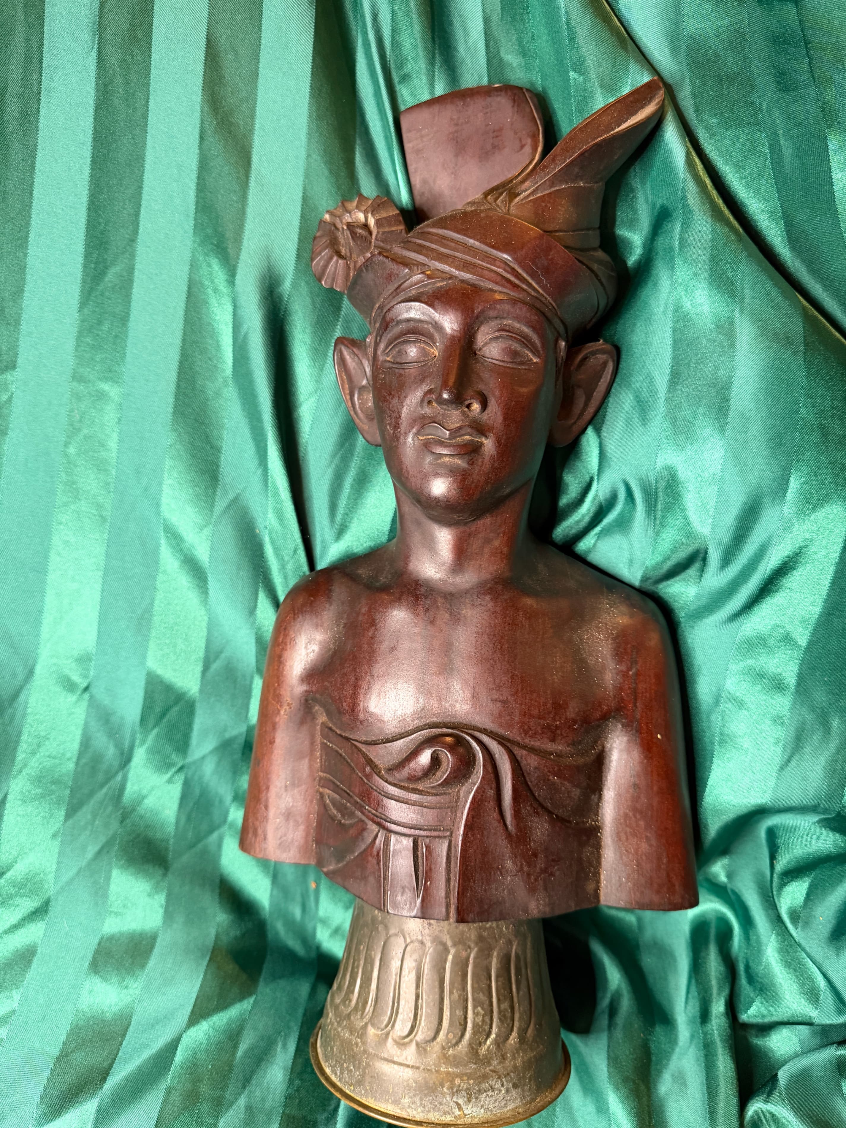 Vintage Hand‑Carved Balinese Wooden Bust – Solid Hardwood – Film Prop