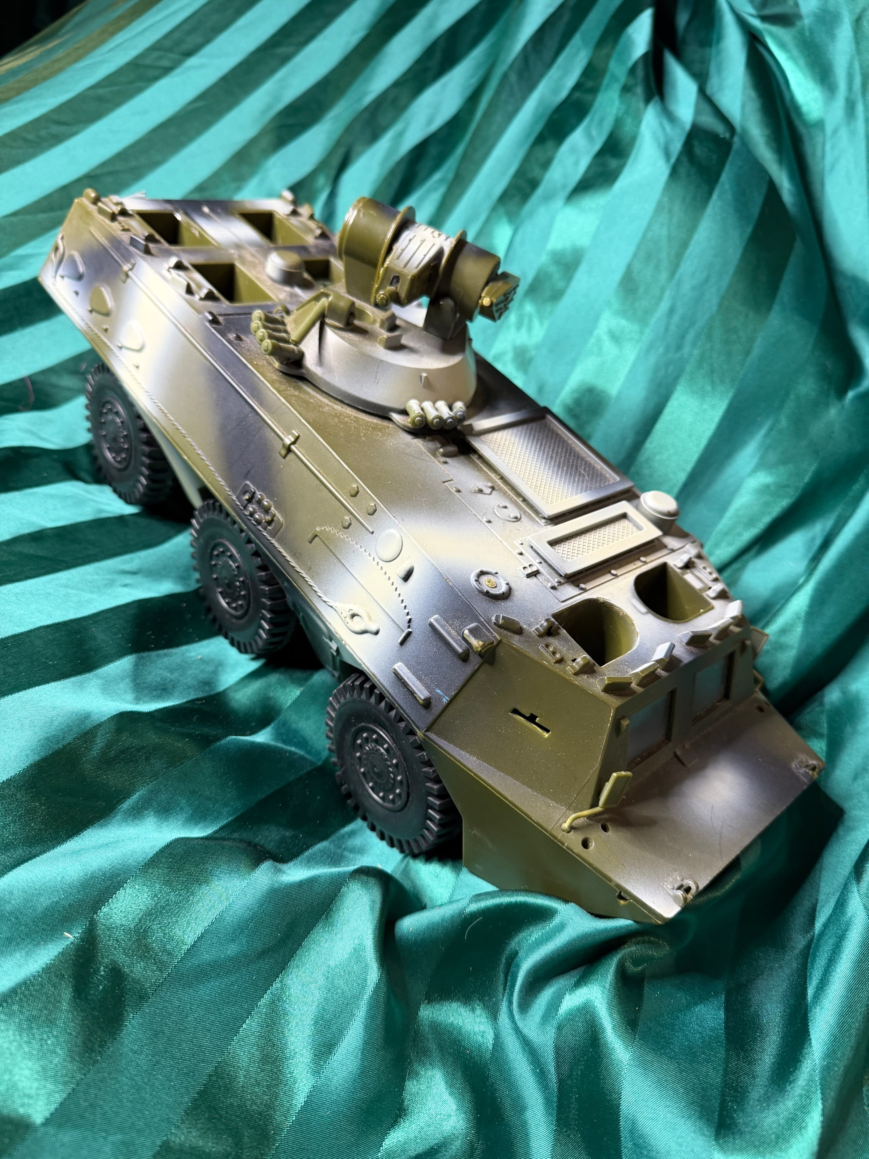 Vintage Military Toy Tank with Rotating Turret – Film Prop - Thumbnail 6