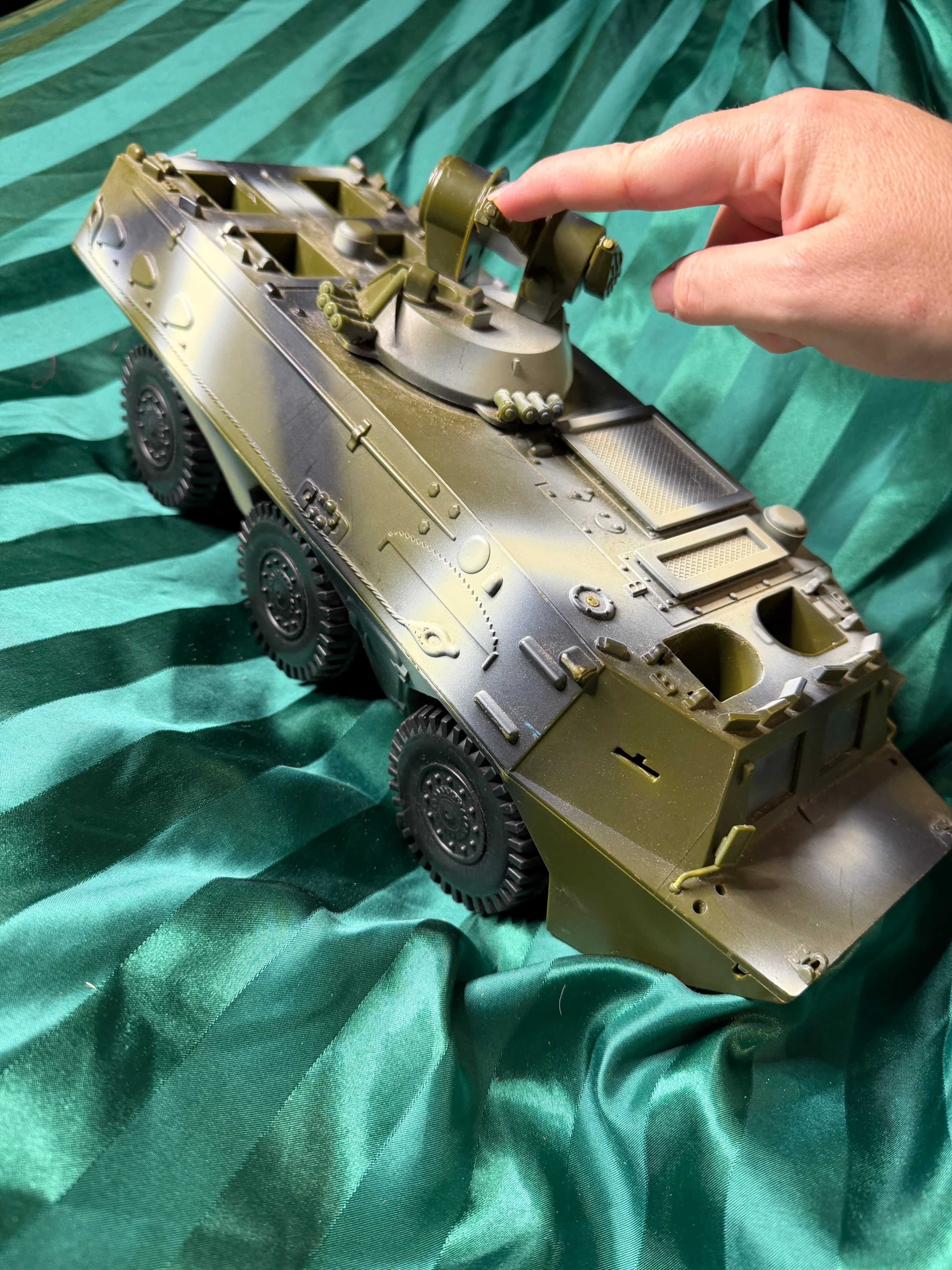 Vintage Military Toy Tank with Rotating Turret – Film Prop - Thumbnail 5