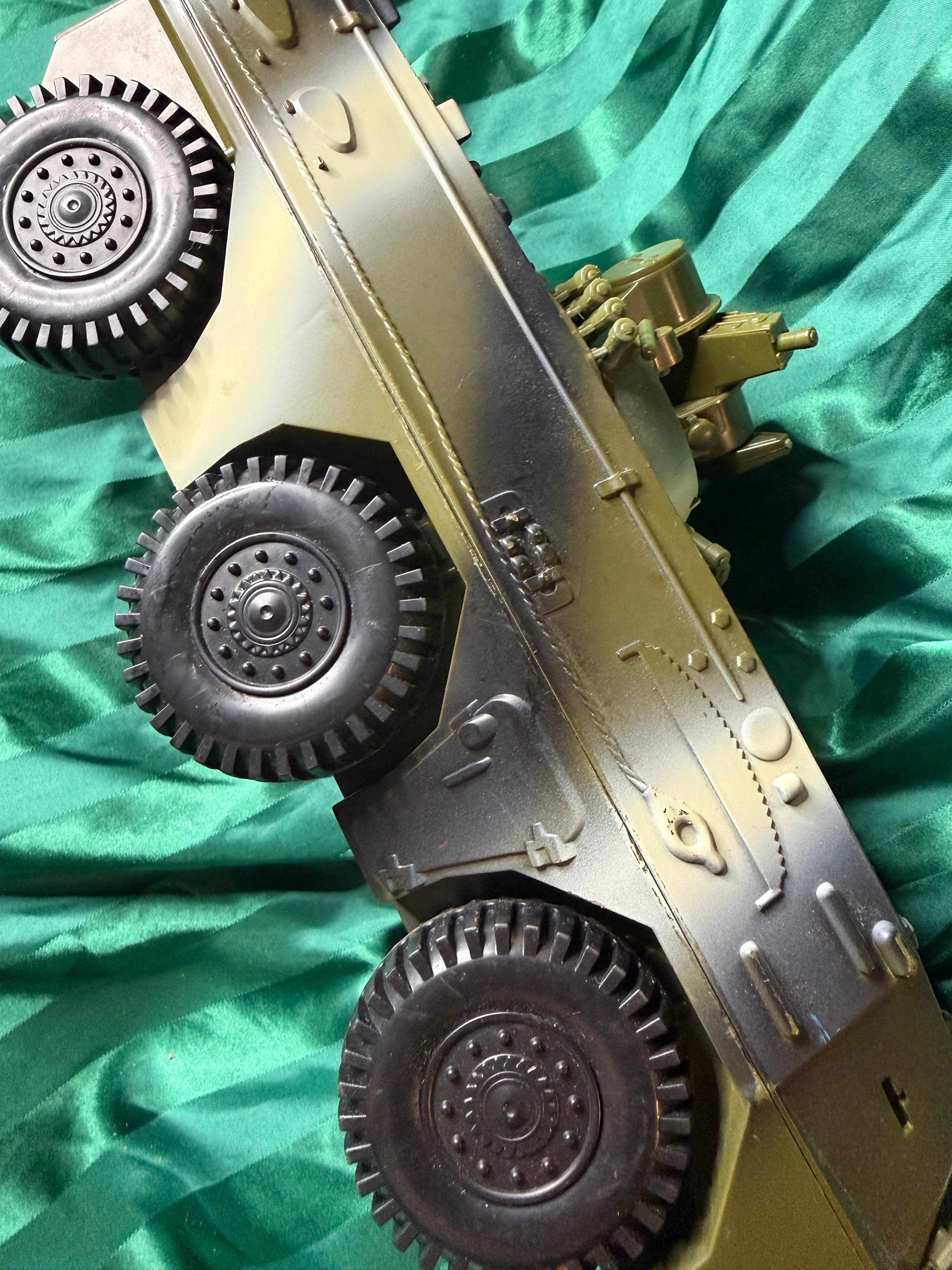 Vintage Military Toy Tank with Rotating Turret – Film Prop - Thumbnail 4