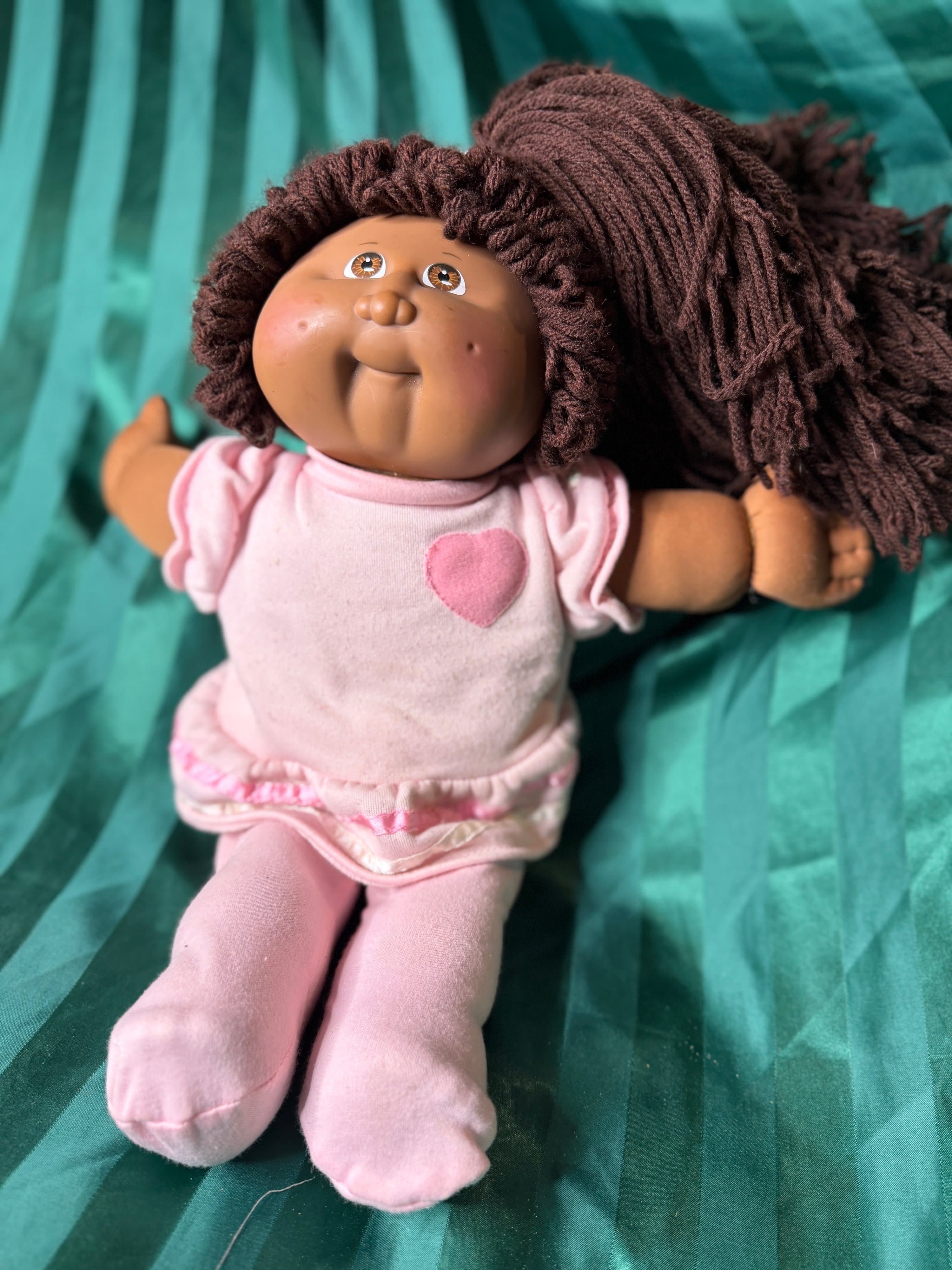 Cabbage Patch Kids 25th Anniv. – Brown Yarn Hair, Original Outfit – Film Prop