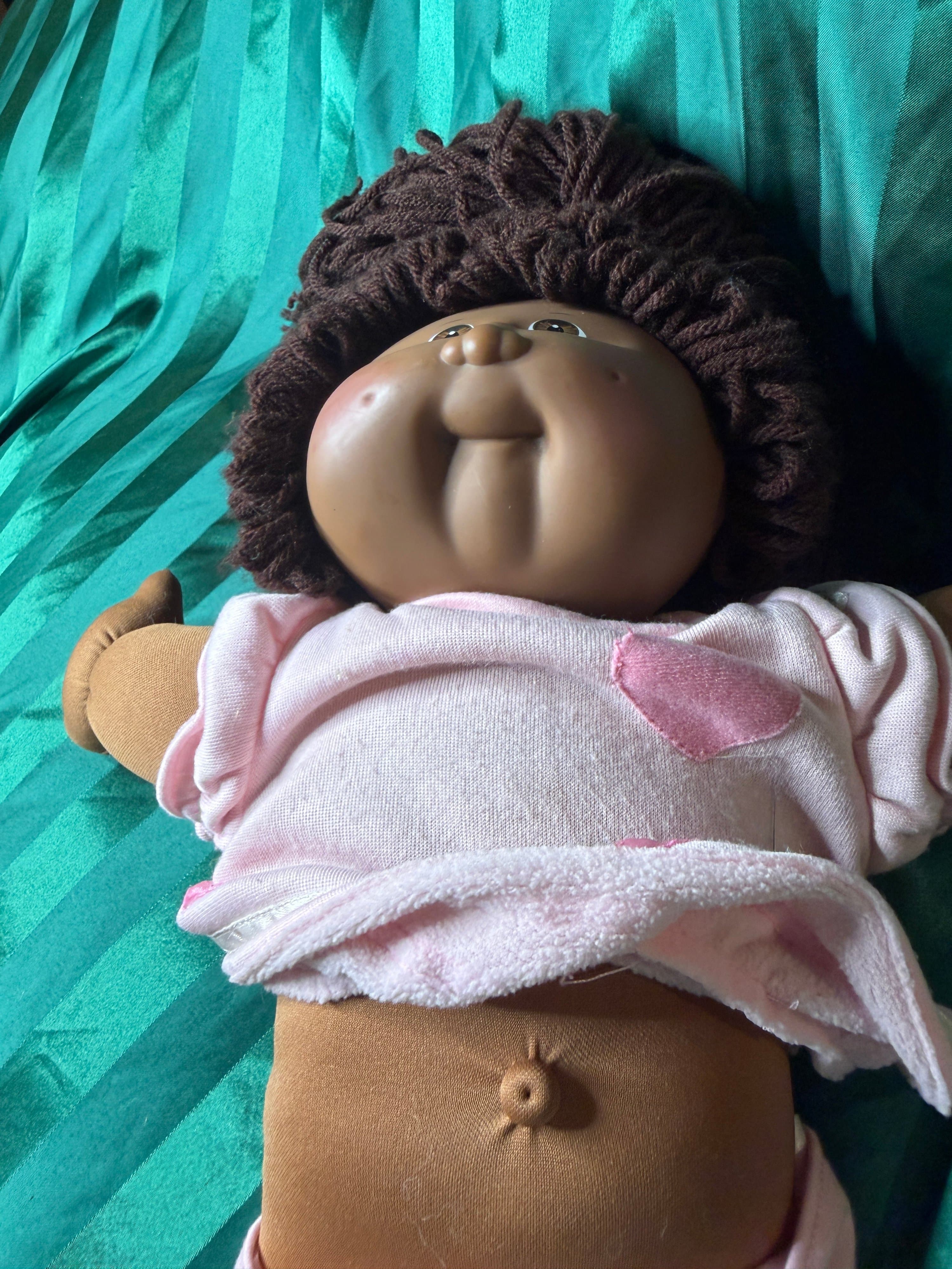 Cabbage Patch Kids 25th Anniv. – Brown Yarn Hair, Original Outfit – Film Prop - Thumbnail 8