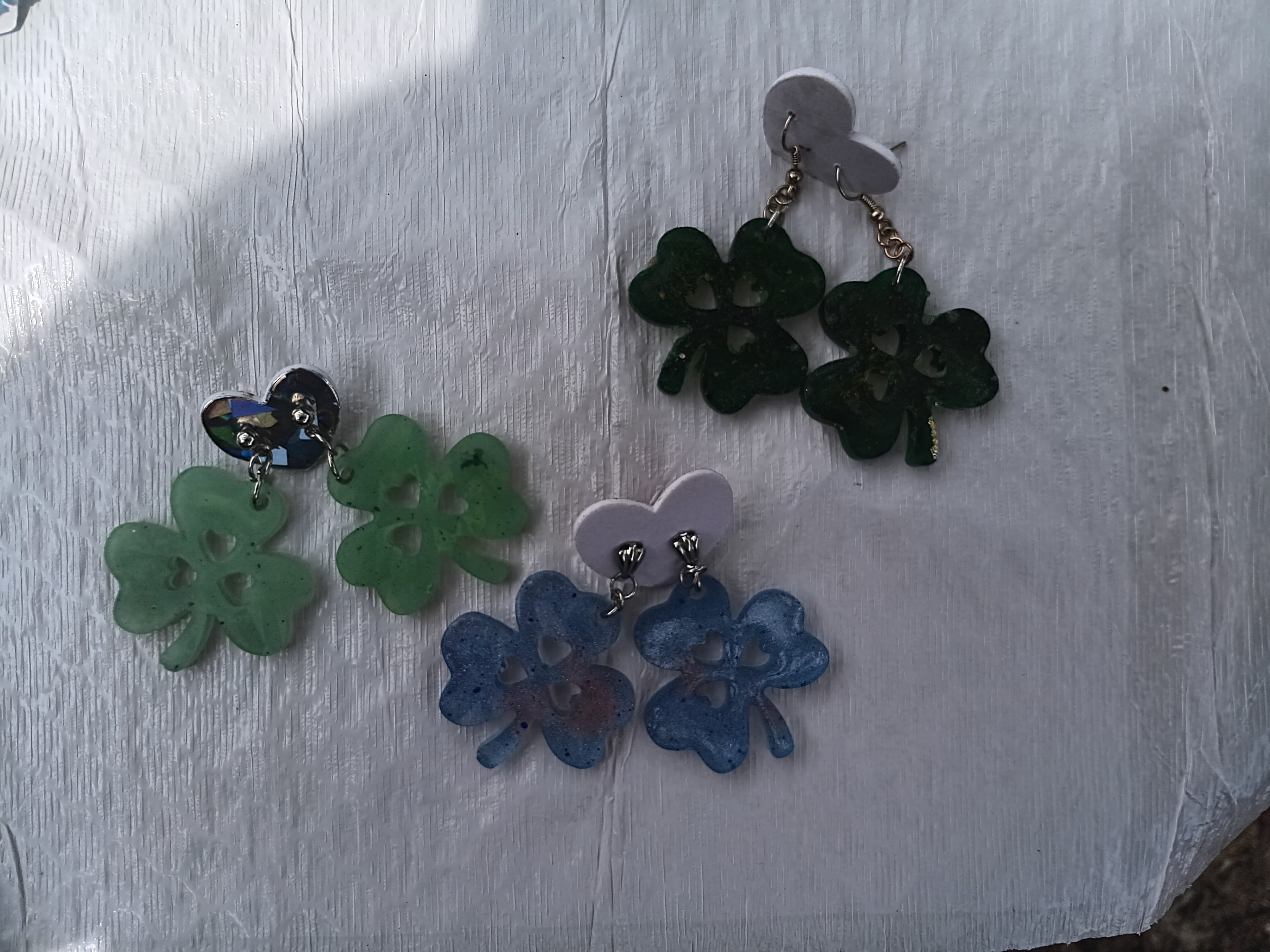 Homemade Resin Clover Dangle Earrings - Thumbnail 4