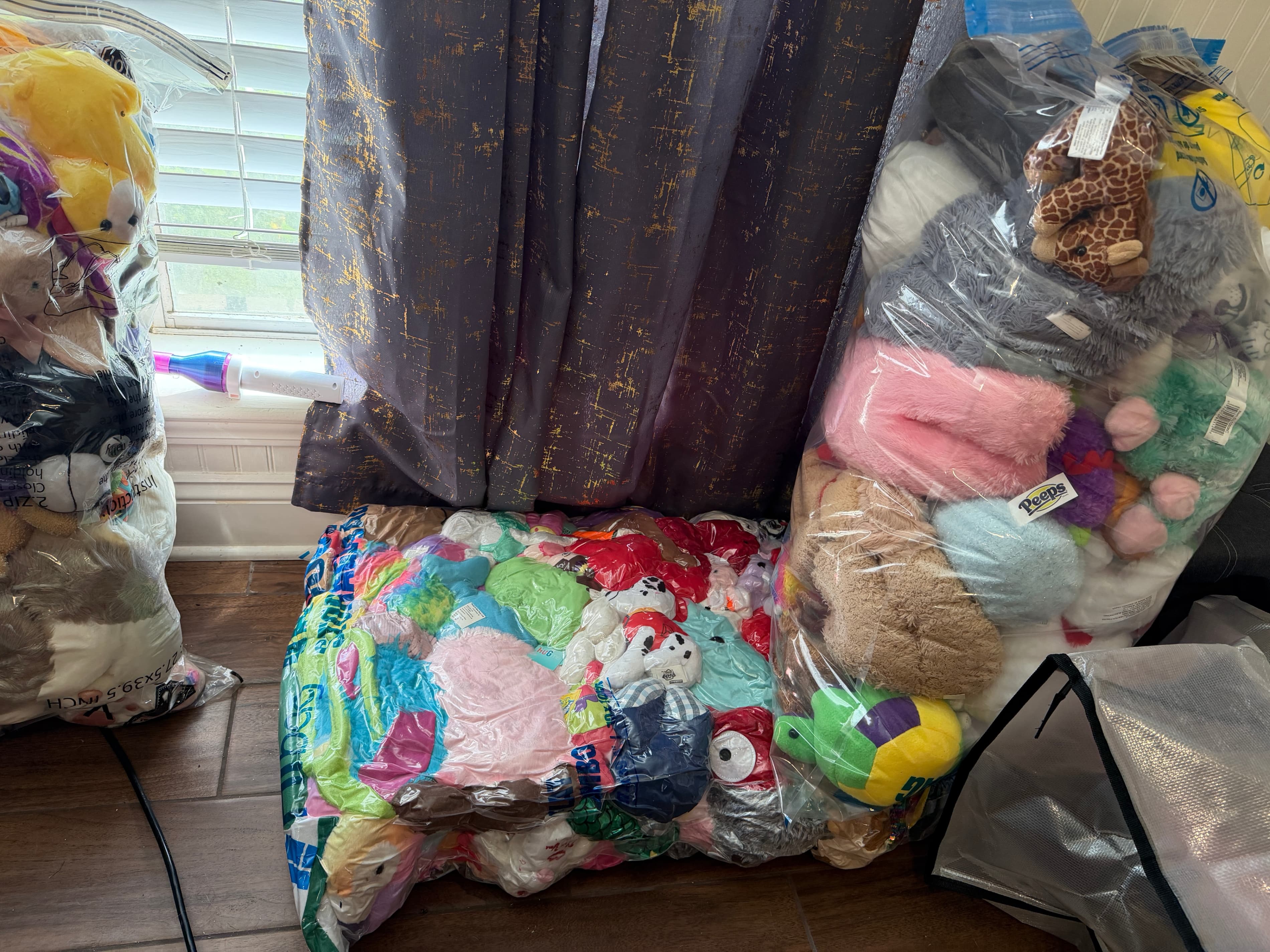 Mardi Gras PLUSHIE BUNDLE - Huge Bags (Approx 75 plushies) - Thumbnail 5