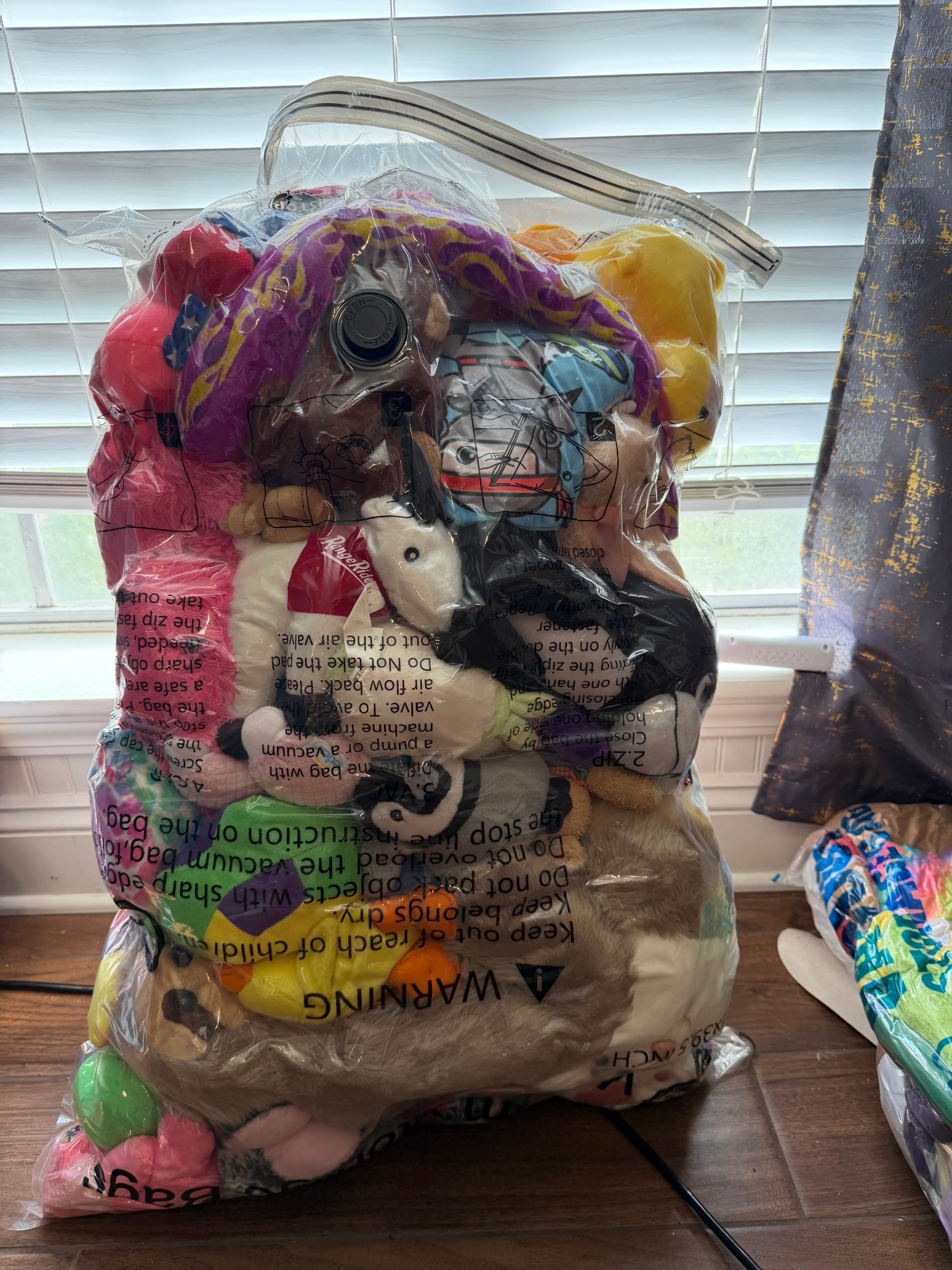 Mardi Gras PLUSHIE BUNDLE - Huge Bags (Approx 75 plushies) - Thumbnail 6