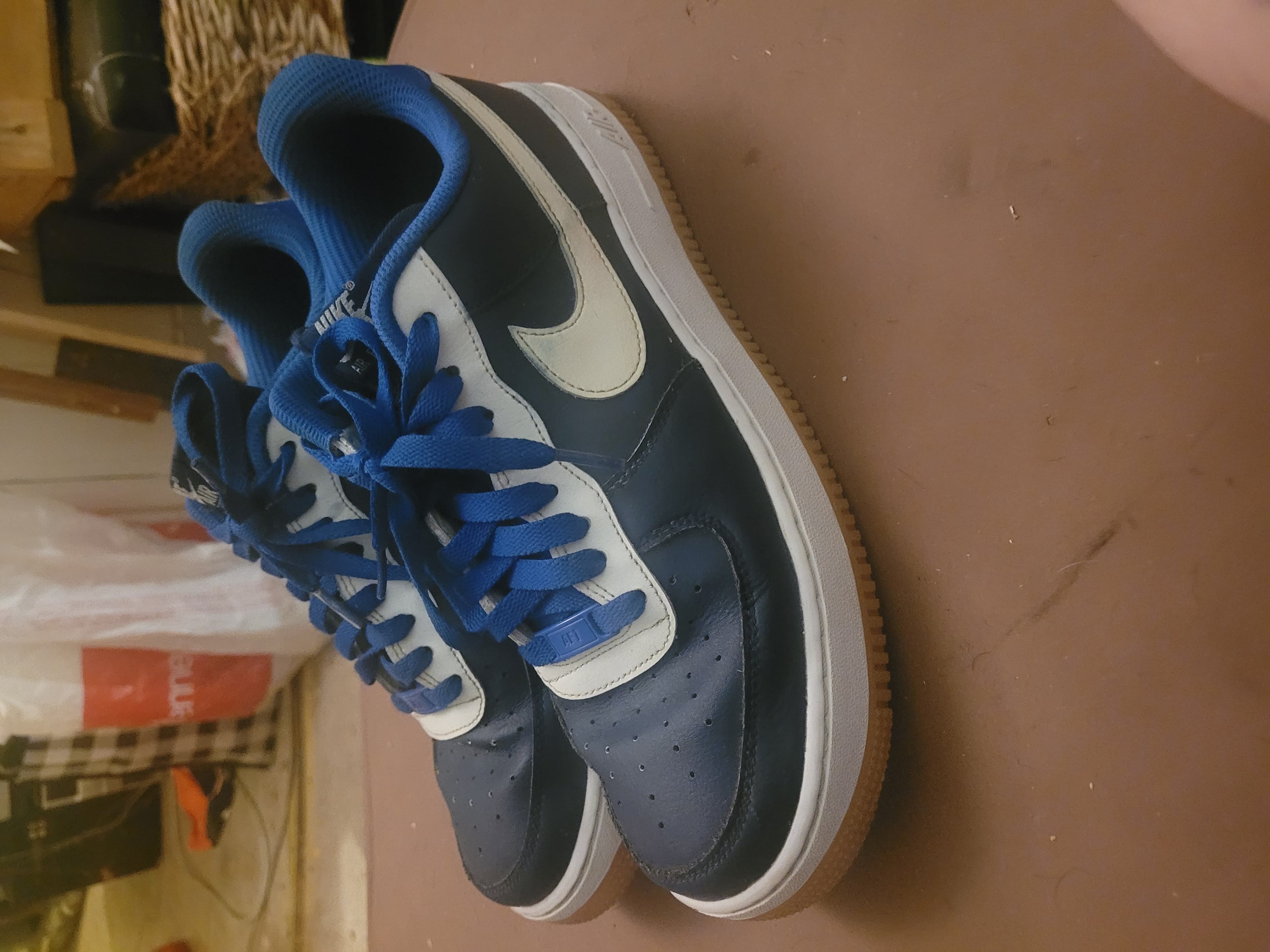 Men's Nike swoosh shoes - Thumbnail 2