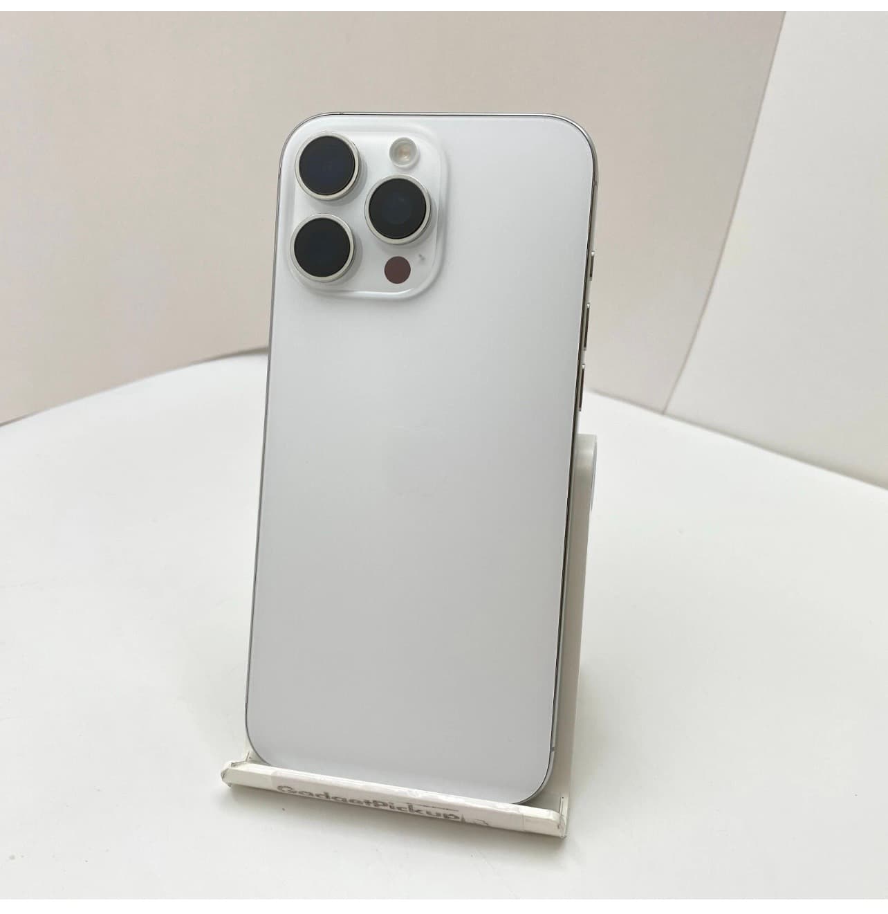 iPhone - Thumbnail 2