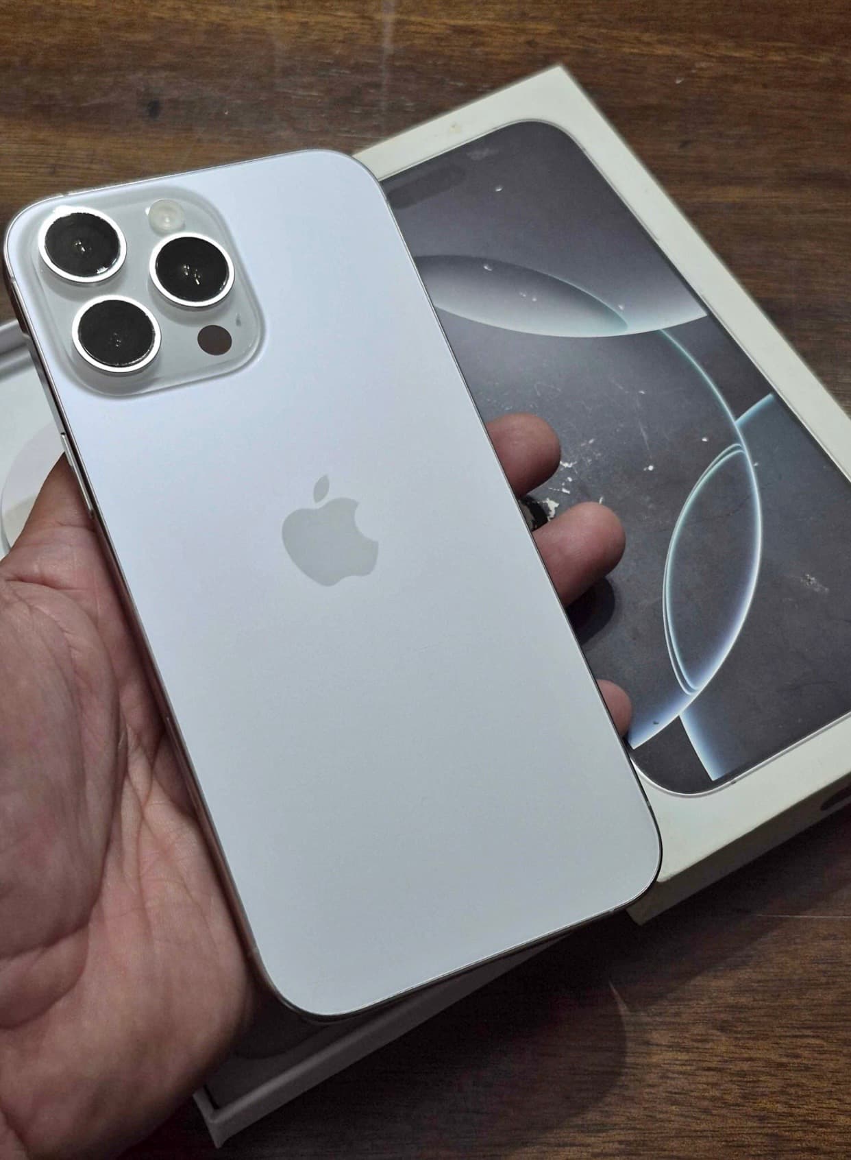 iPhone - Thumbnail 6