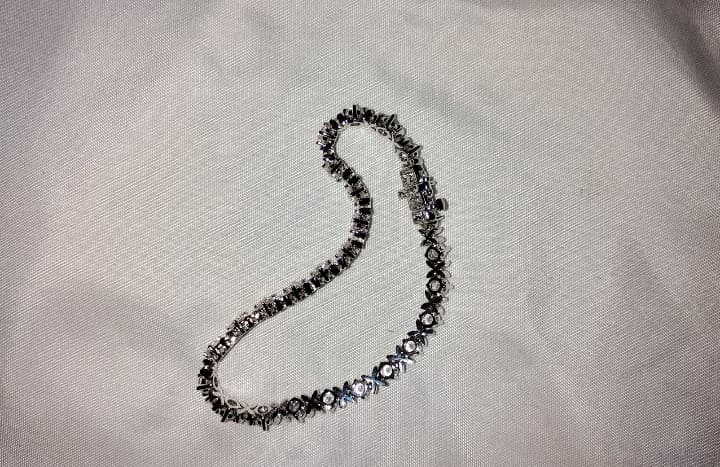 Authentic White Gold Diamond Tennis Bracelet 6.5ct - Thumbnail 4