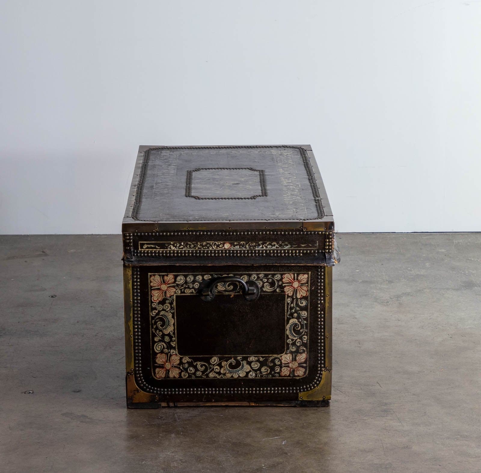 Vintage Storage Trunk - Thumbnail 5