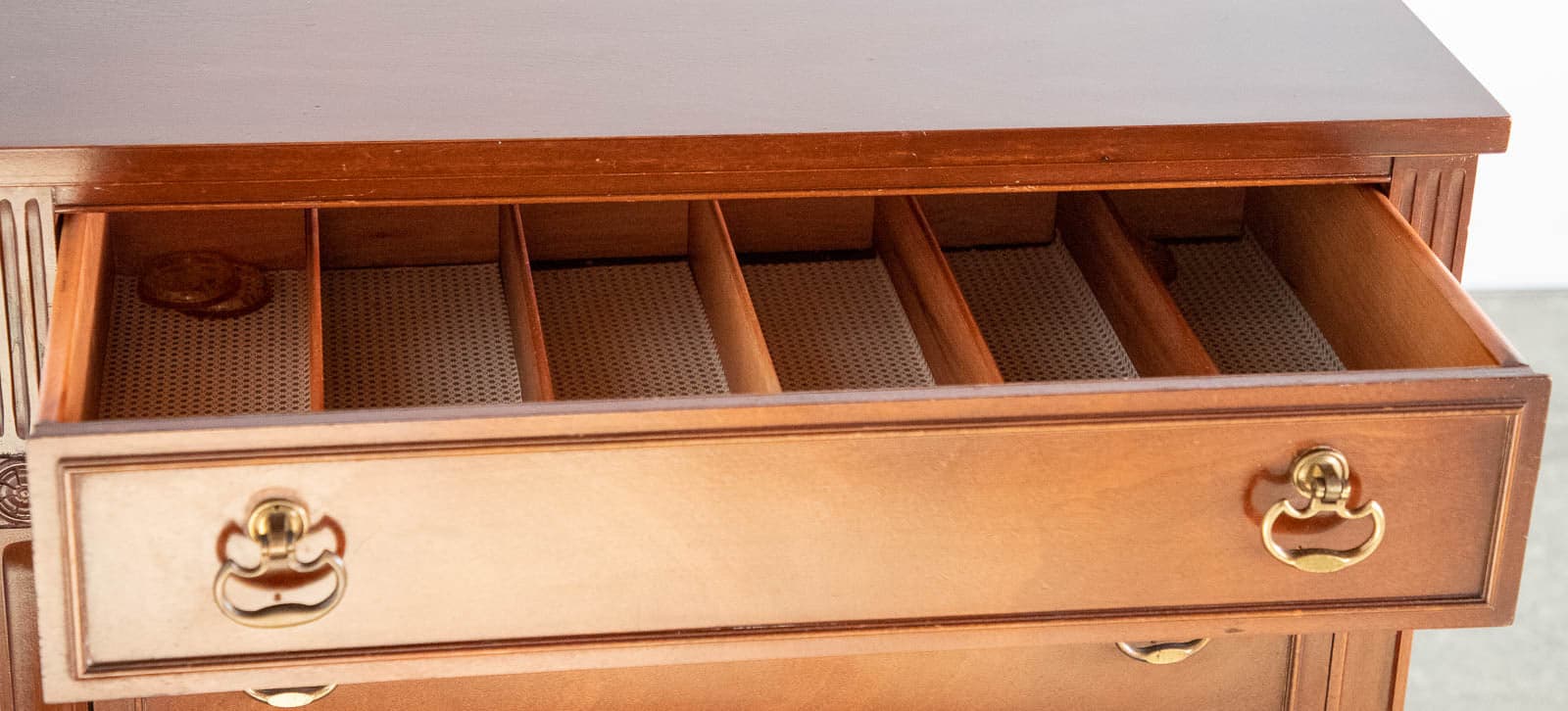 Vintage Dresser / Chest with 4 Drawers - Thumbnail 6