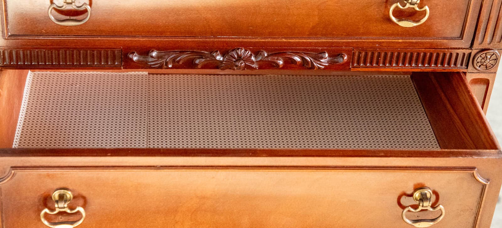 Vintage Dresser / Chest with 4 Drawers - Thumbnail 7