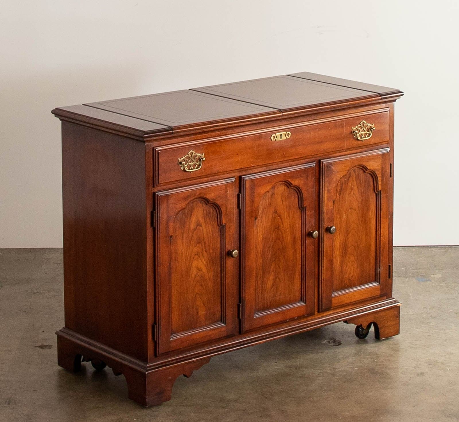 Statton Trutype Americana Cherry Flip Top Server Sideboard