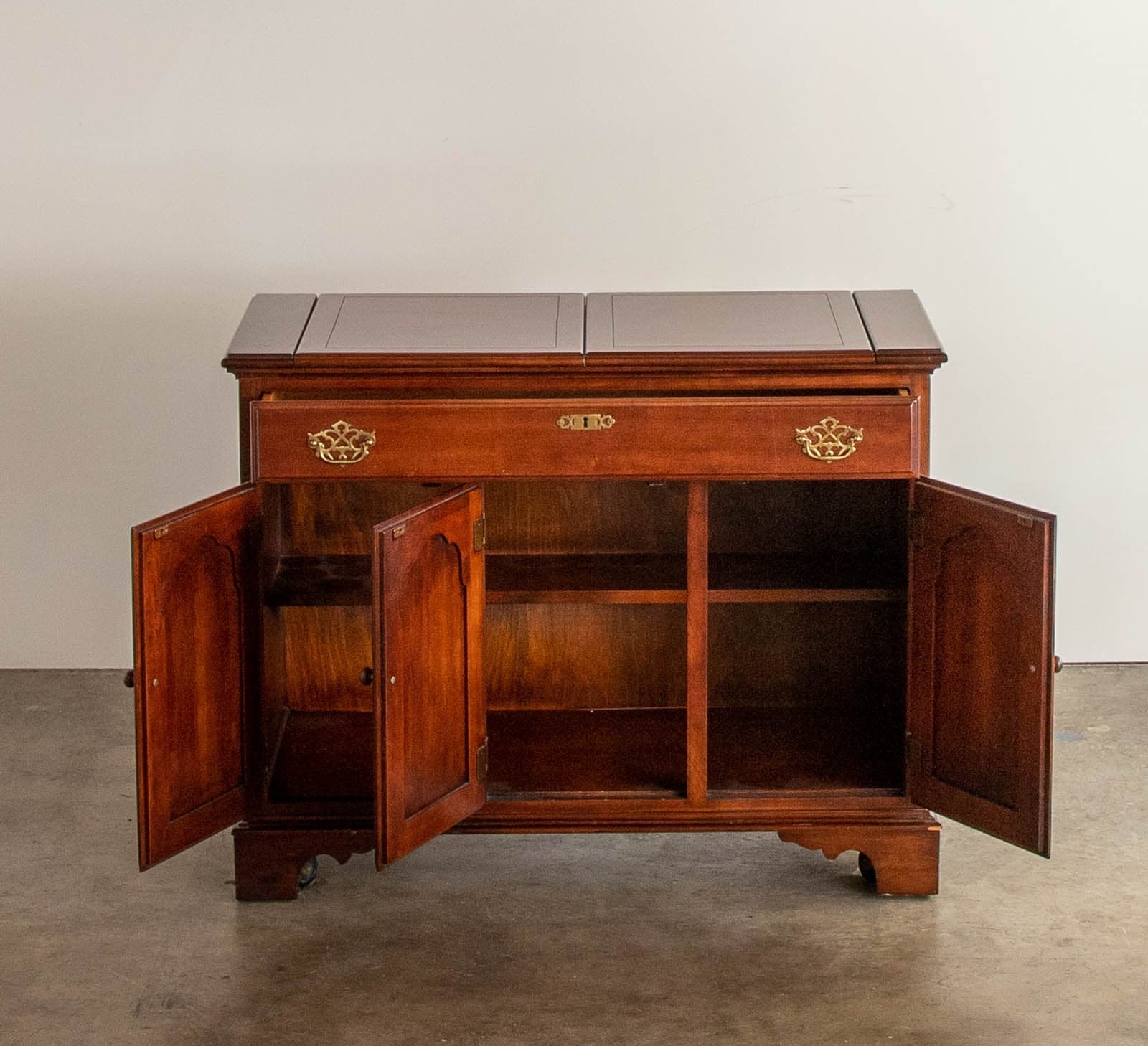 Statton Trutype Americana Cherry Flip Top Server Sideboard - Thumbnail 4