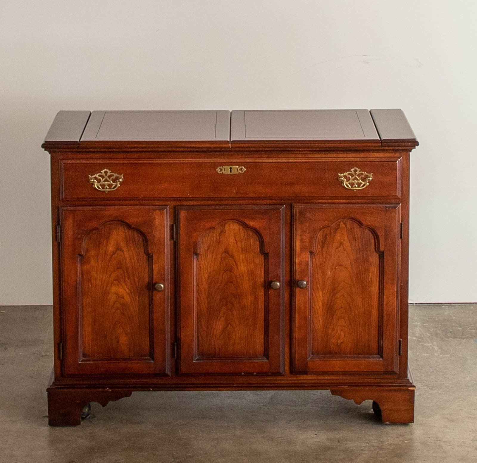 Statton Trutype Americana Cherry Flip Top Server Sideboard - Thumbnail 2