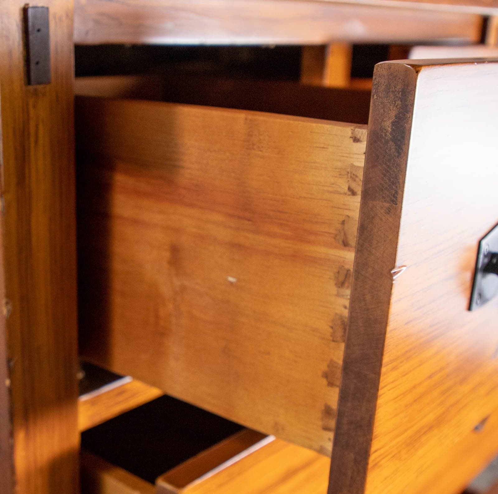 Solid Wood Dresser with 6 Drawers - Thumbnail 5