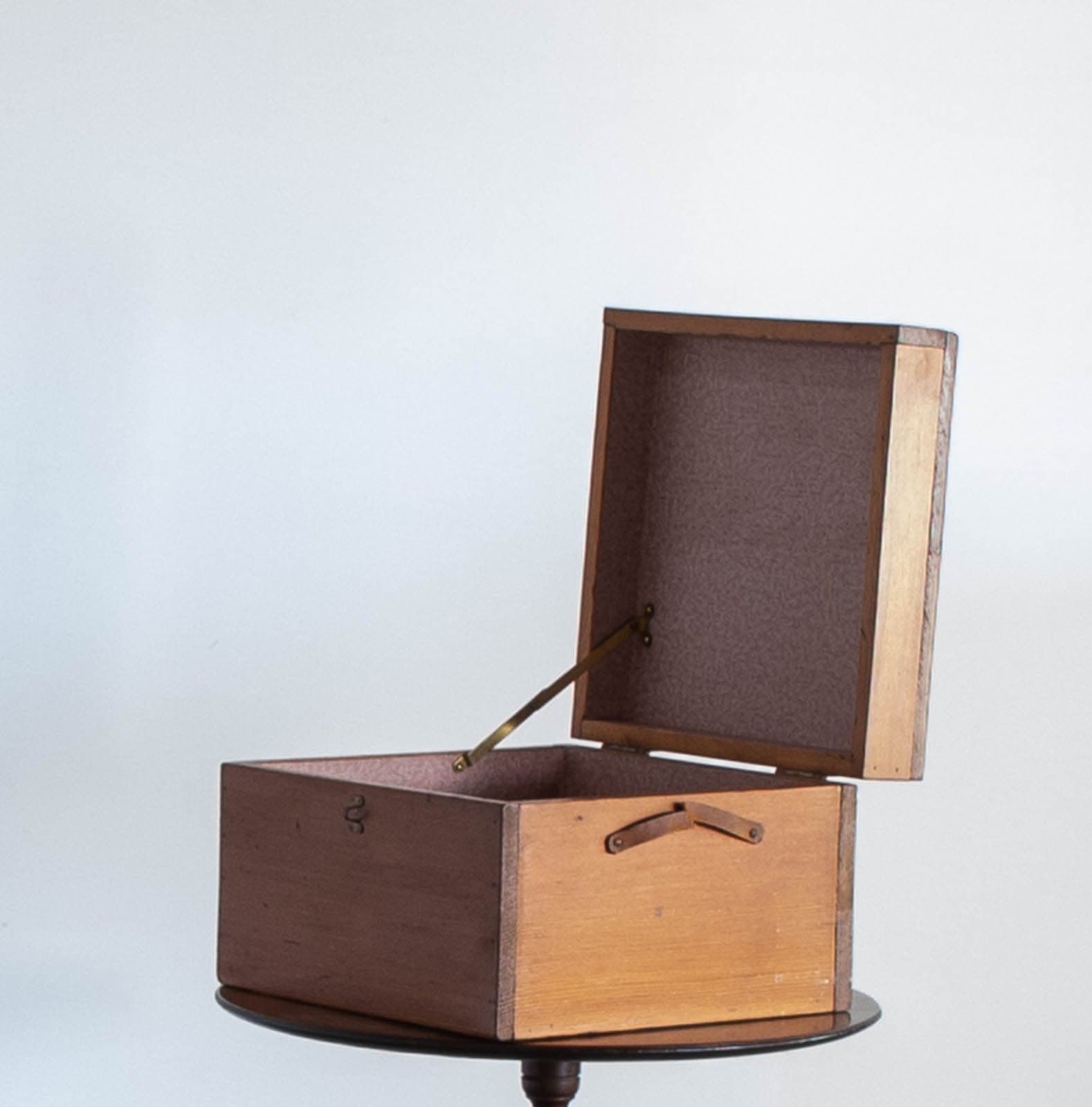 Vintage Wood Lockbox with Leather Handles - Thumbnail 4