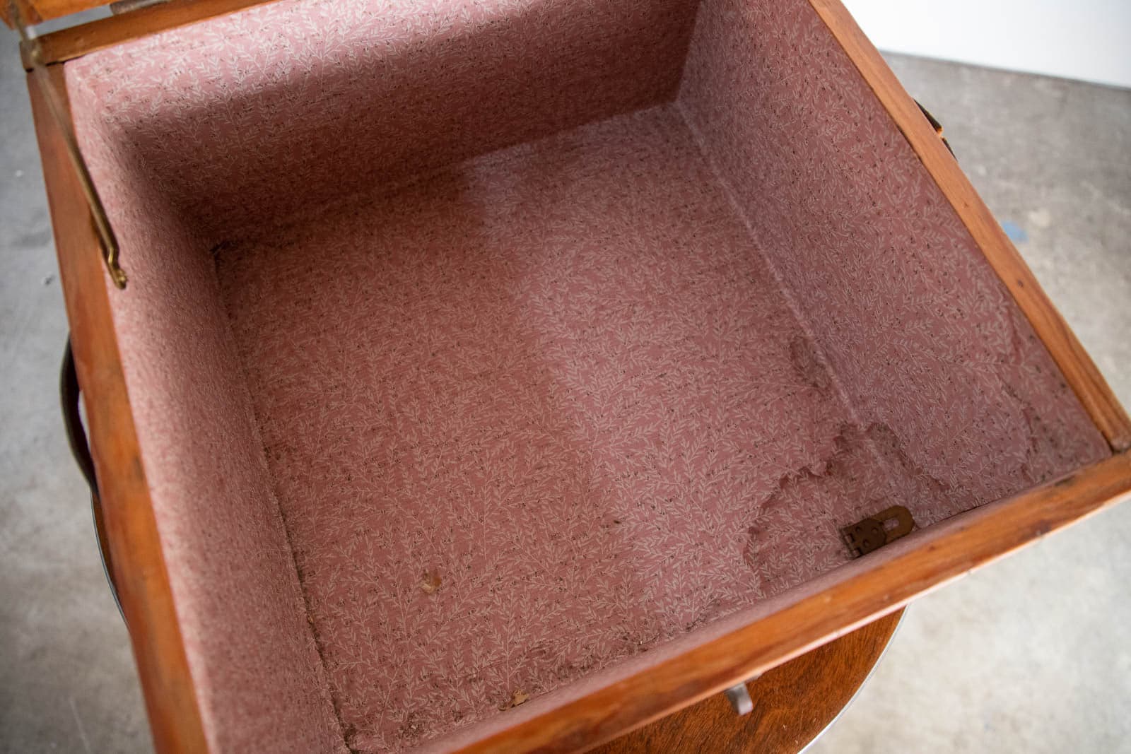 Vintage Wood Lockbox with Leather Handles - Thumbnail 6