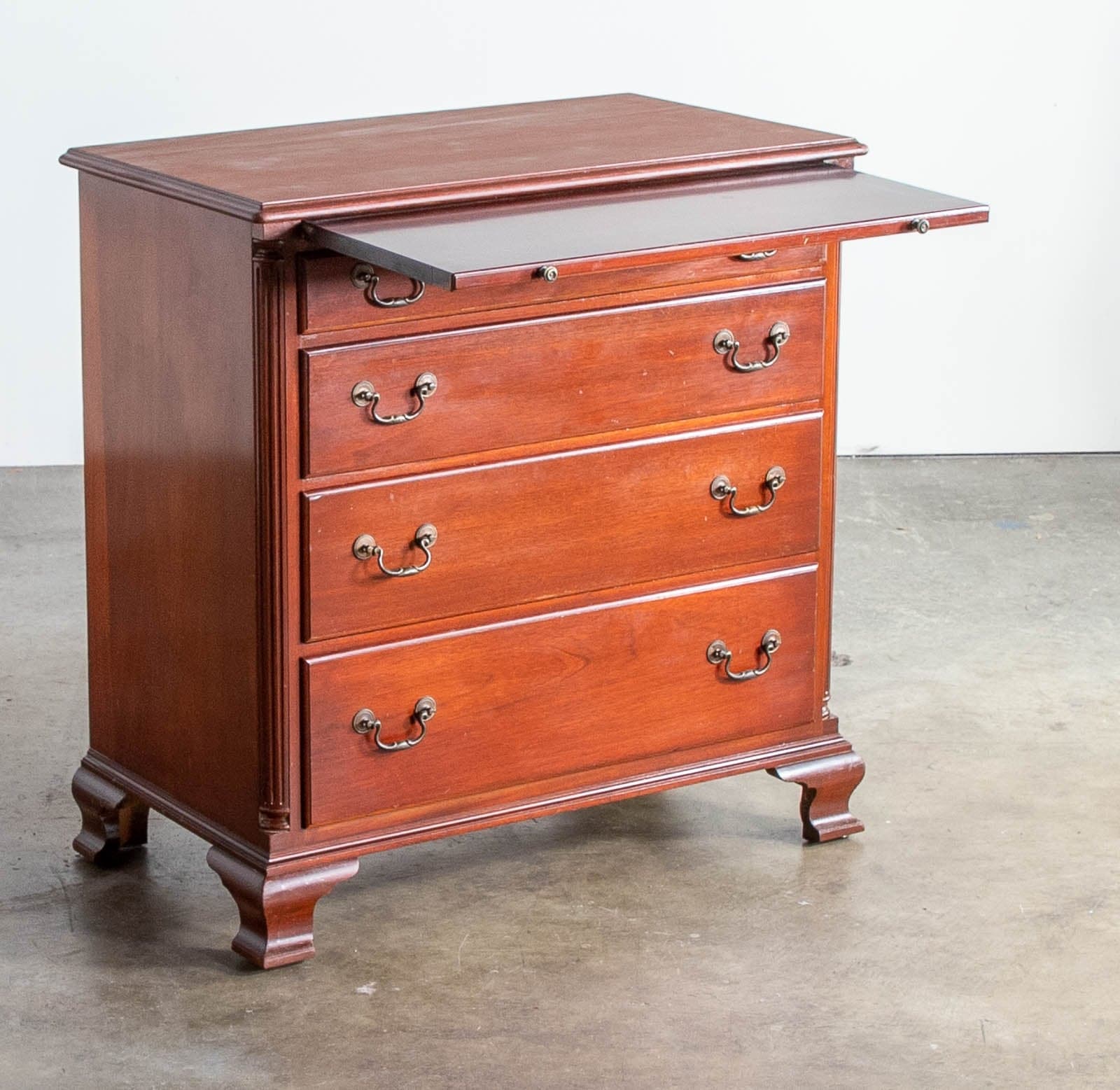 Solid Wood Dresser with Pullout Tray and 4 Drawers - Thumbnail 2