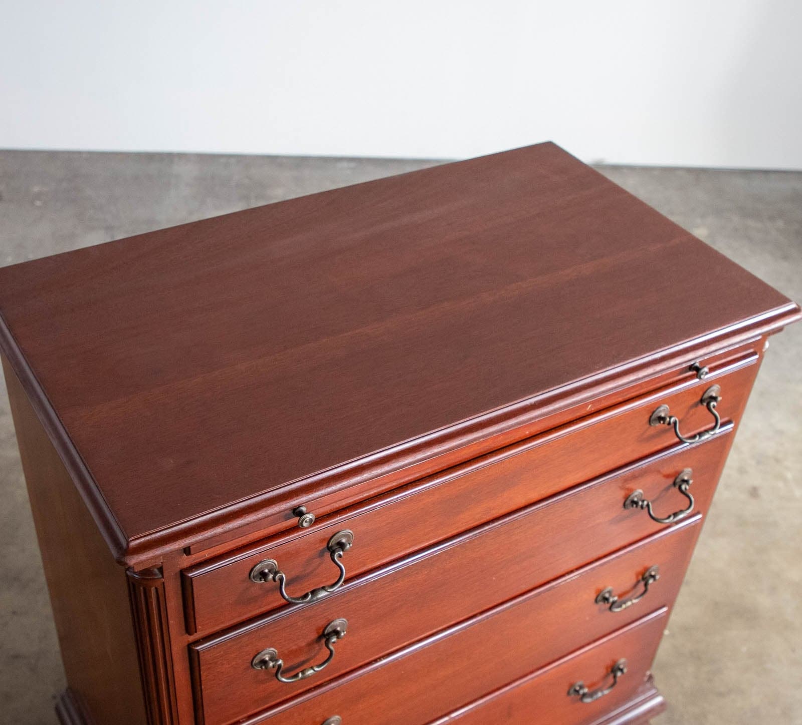 Solid Wood Dresser with Pullout Tray and 4 Drawers - Thumbnail 5
