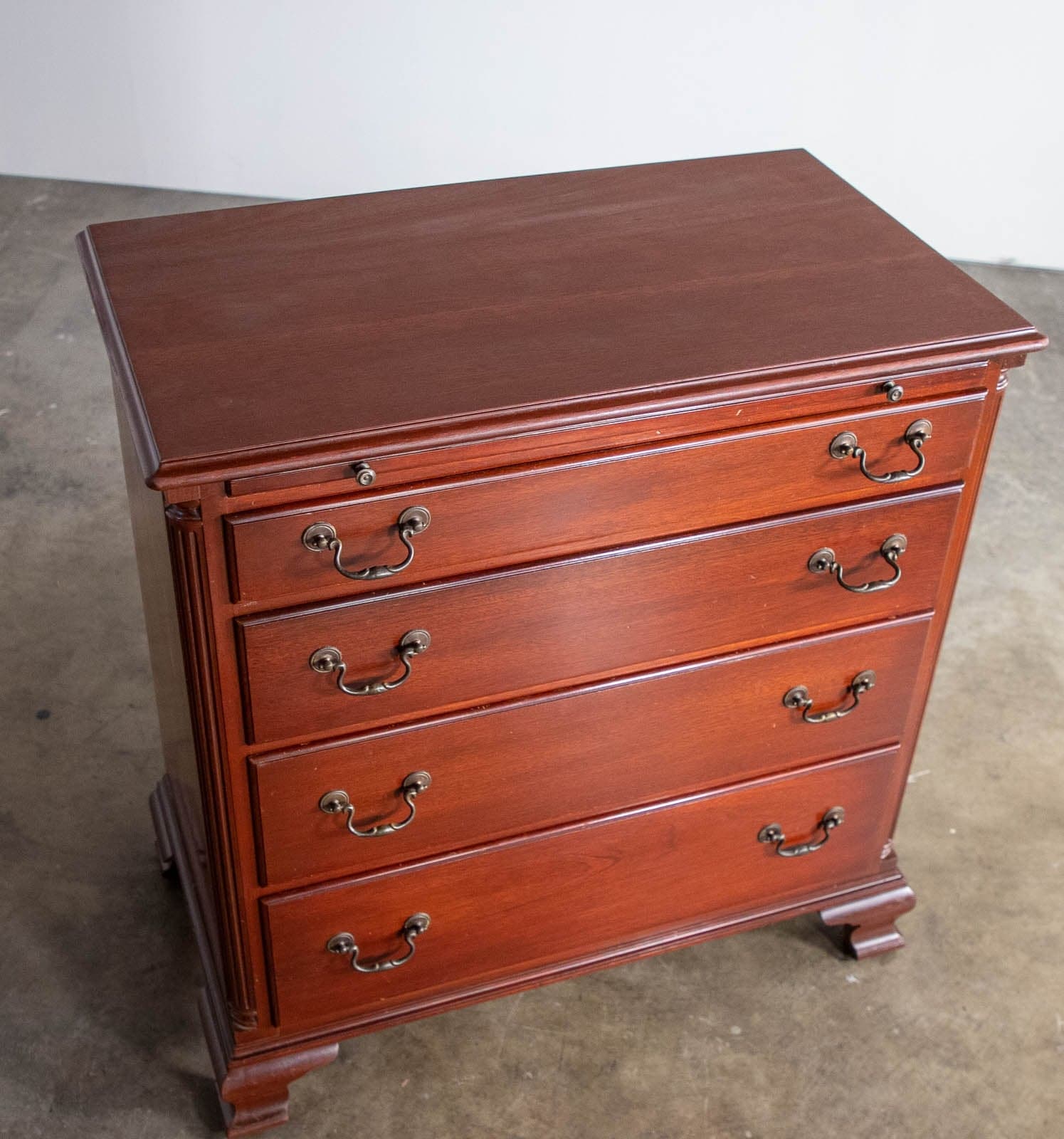 Solid Wood Dresser with Pullout Tray and 4 Drawers - Thumbnail 6