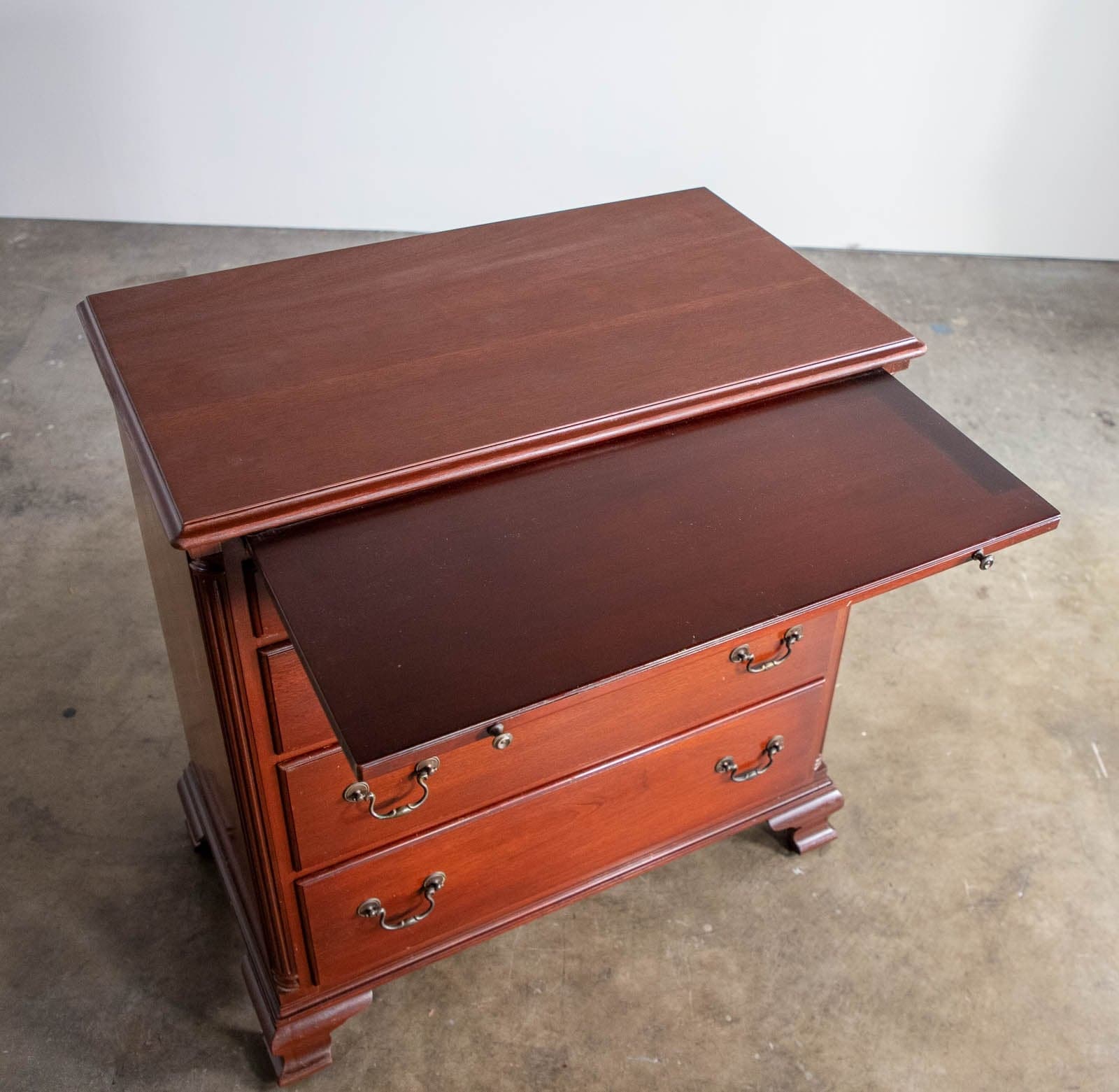 Solid Wood Dresser with Pullout Tray and 4 Drawers - Thumbnail 7