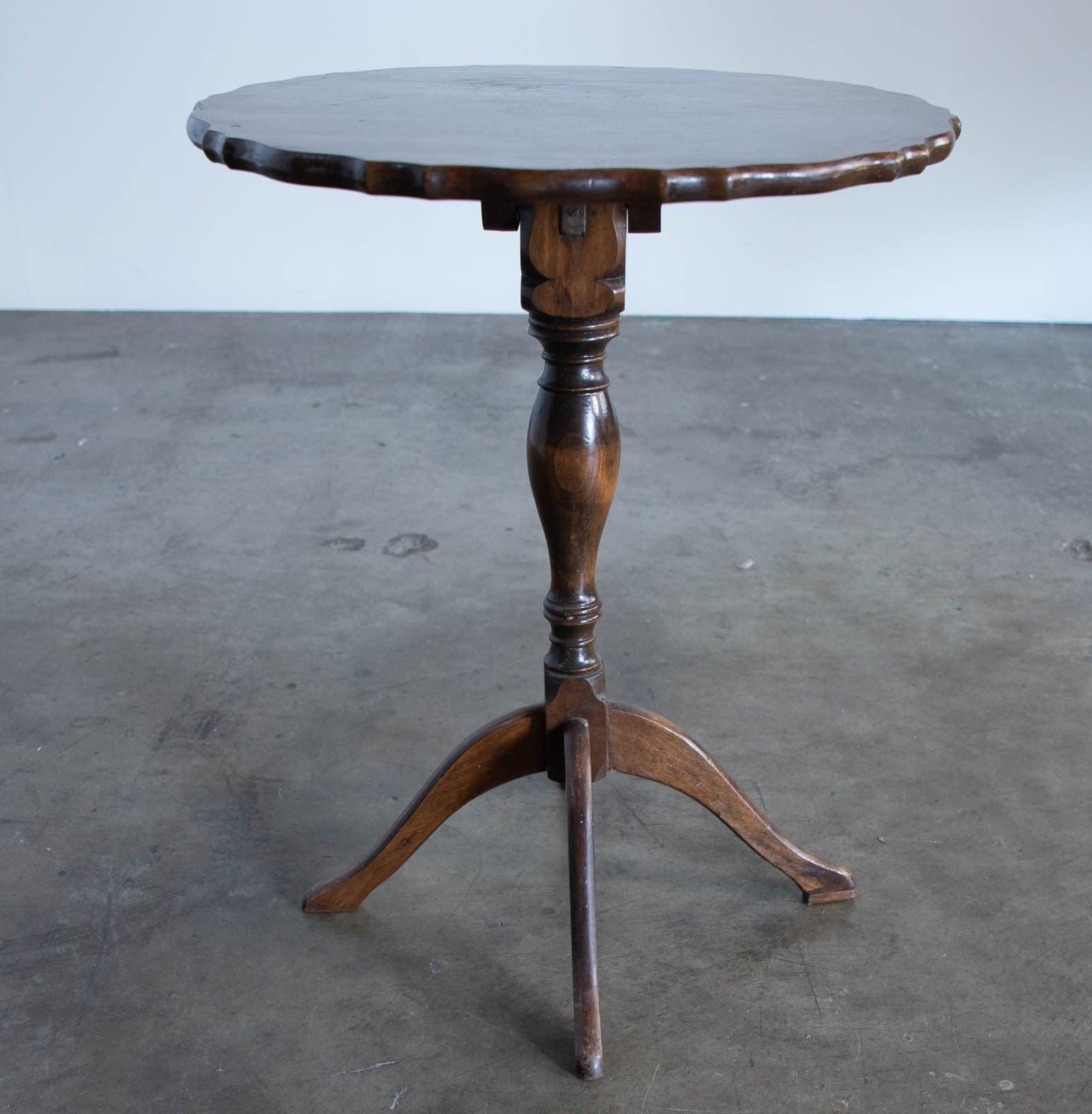 Vintage English Side Table with Scalloped Edge, Tilt Top - Thumbnail 8