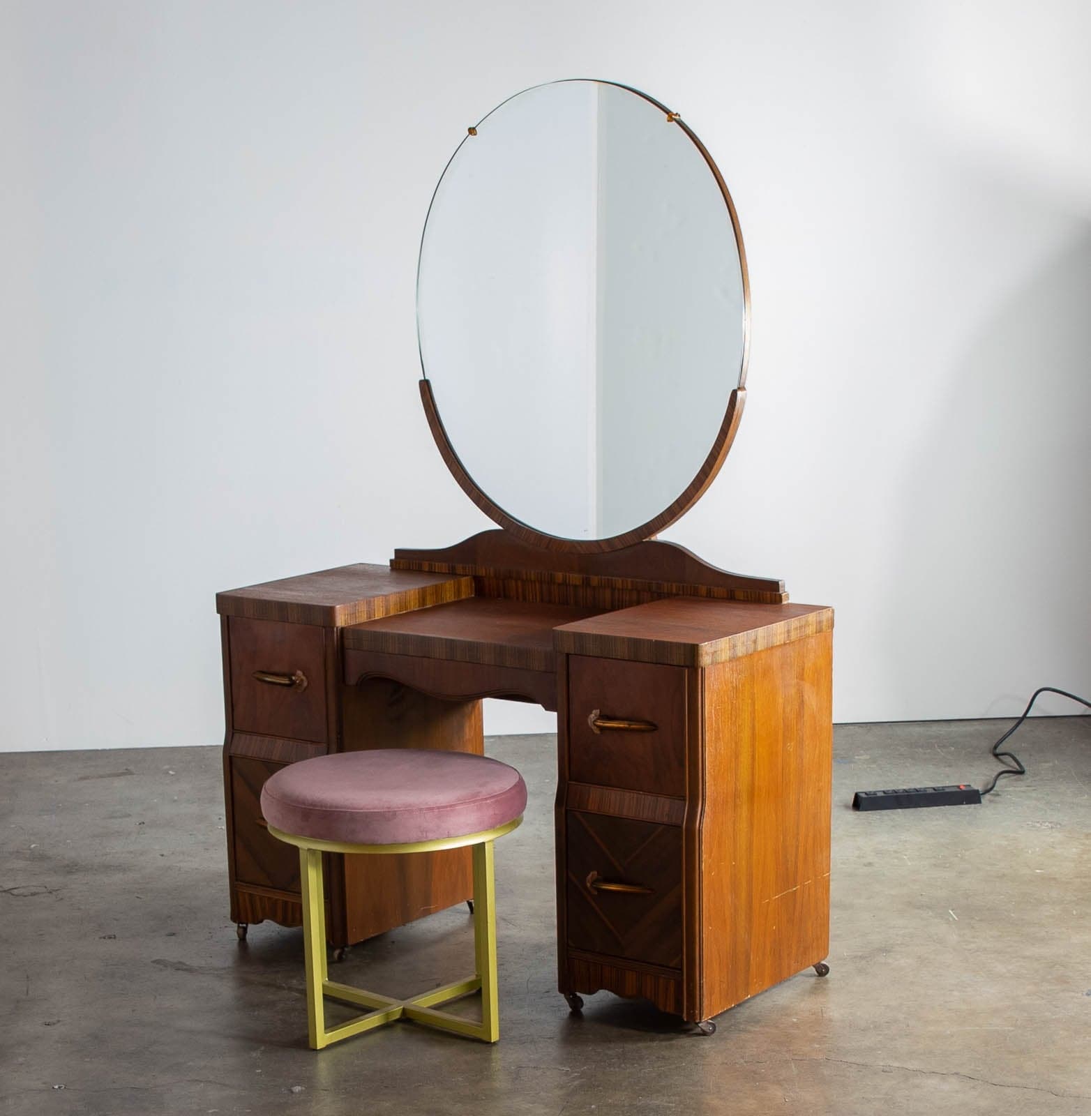 Vintage Vanity with Mirror and 4 Drawers - Thumbnail 8