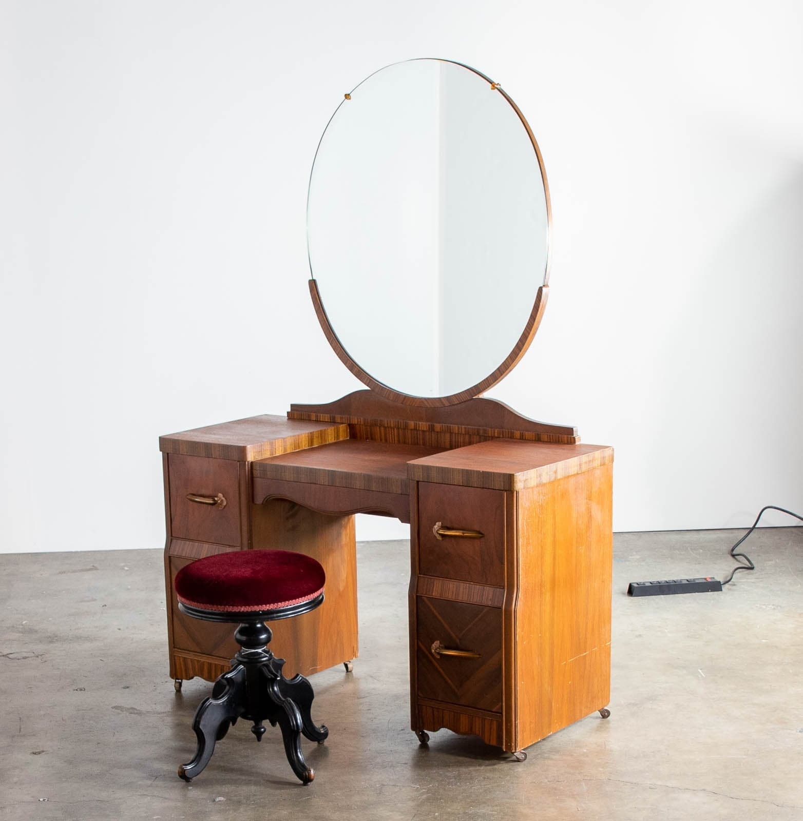 Vintage Vanity with Mirror and 4 Drawers - Thumbnail 9