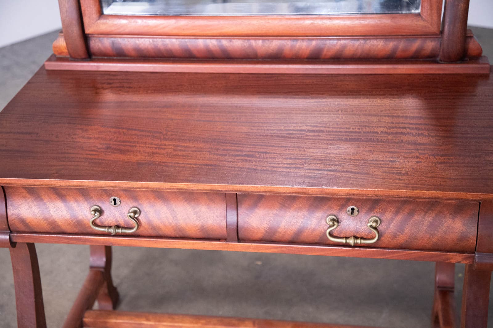 Vintage Vanity with Mirror - Thumbnail 9