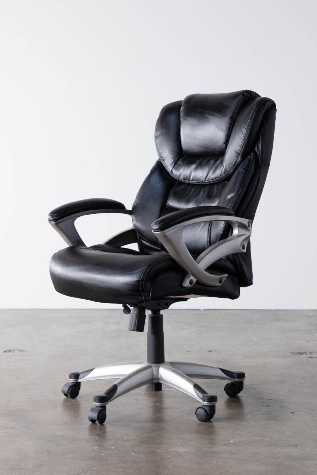 Serta Highback Executive Chair - Image 1