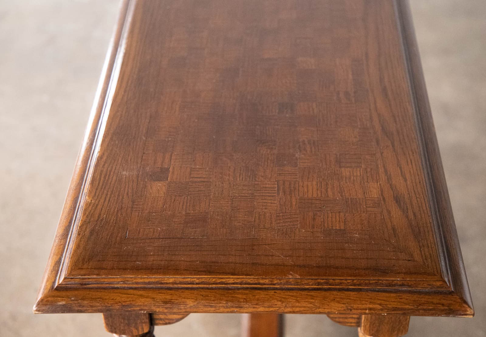 Vintage Console Table with Scalloped Trim and Barley Twist Legs - Thumbnail 3