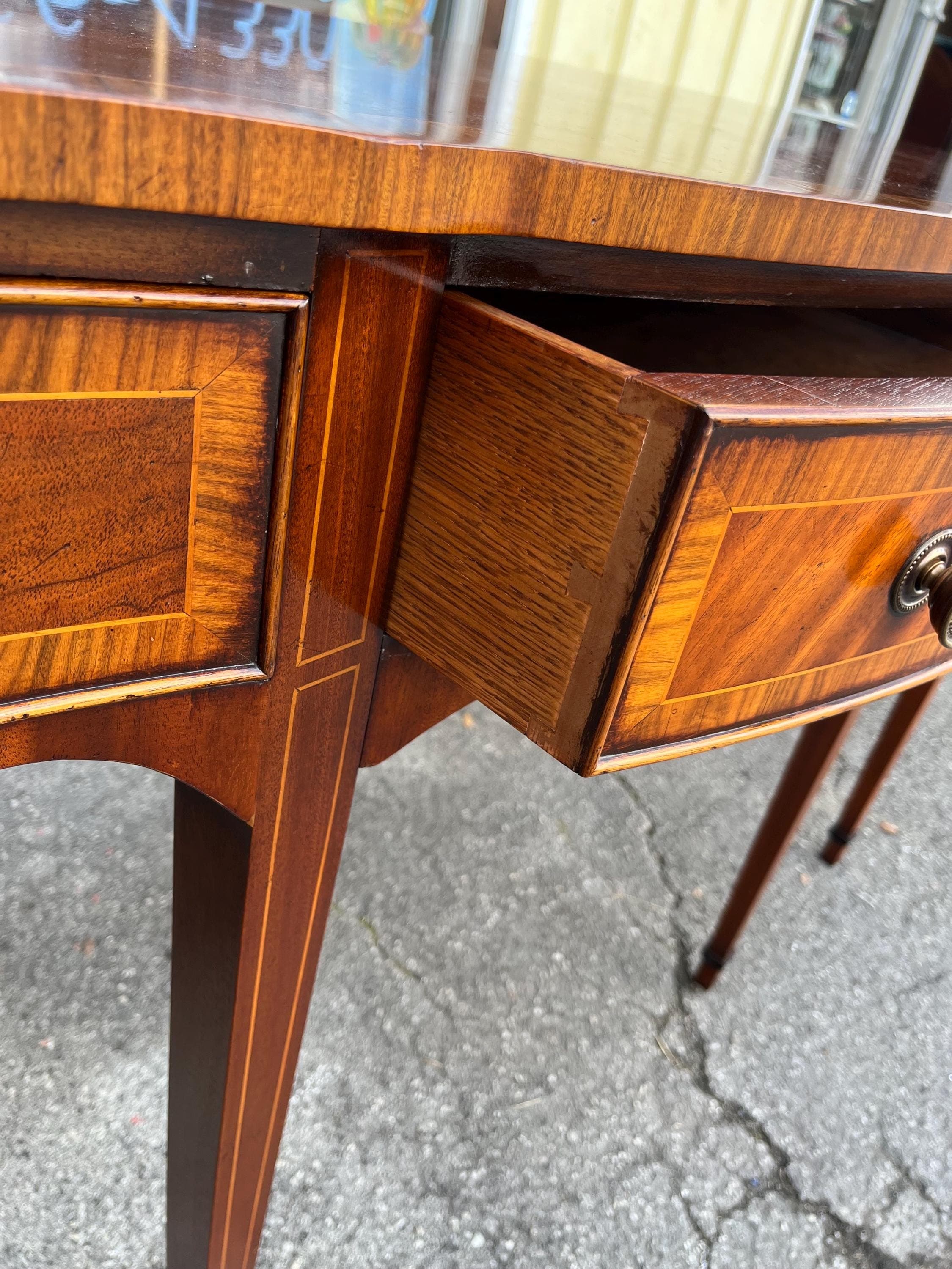 English Banded Mahogany Sideboard - Thumbnail 4