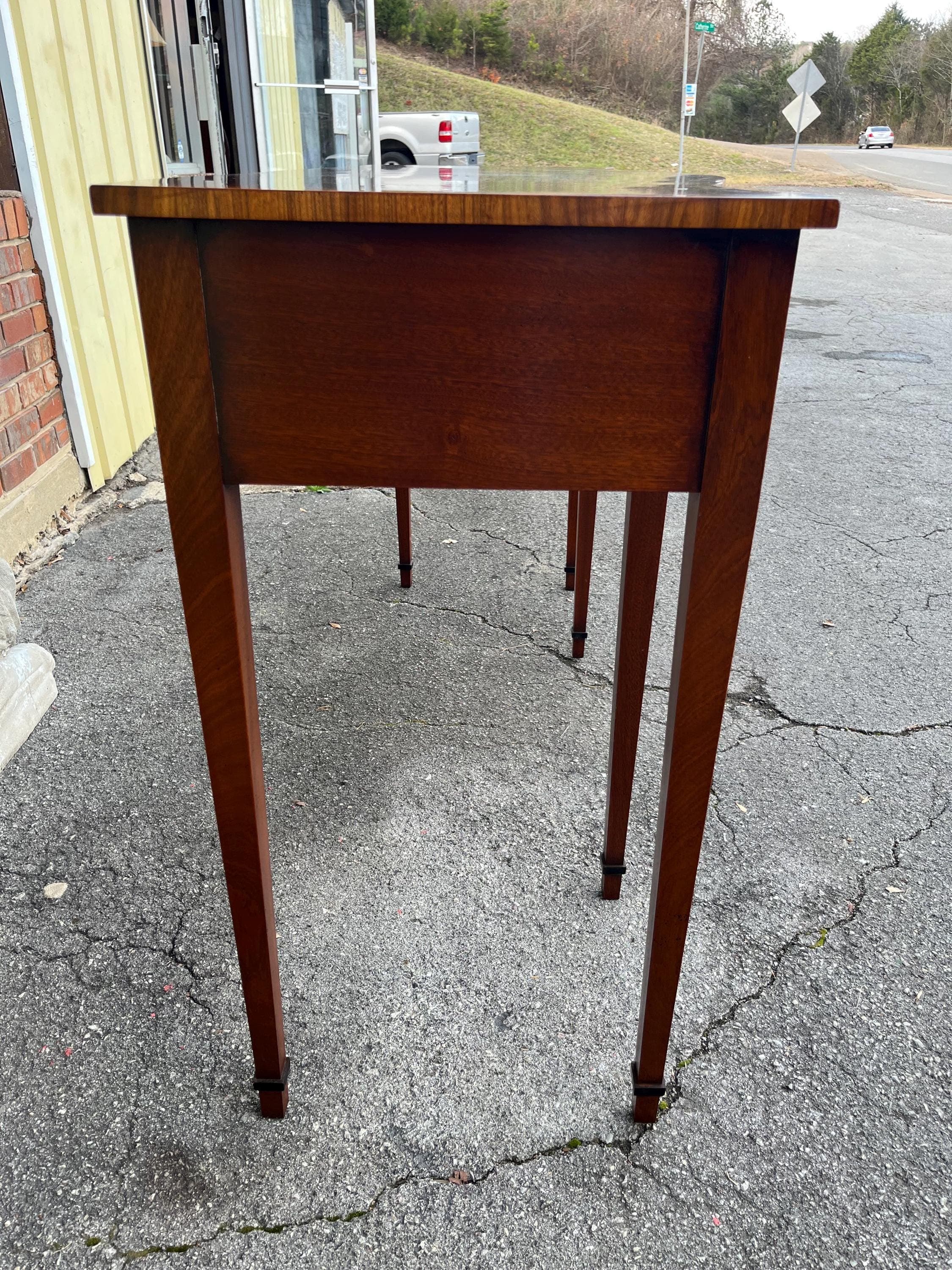 English Banded Mahogany Sideboard - Thumbnail 9