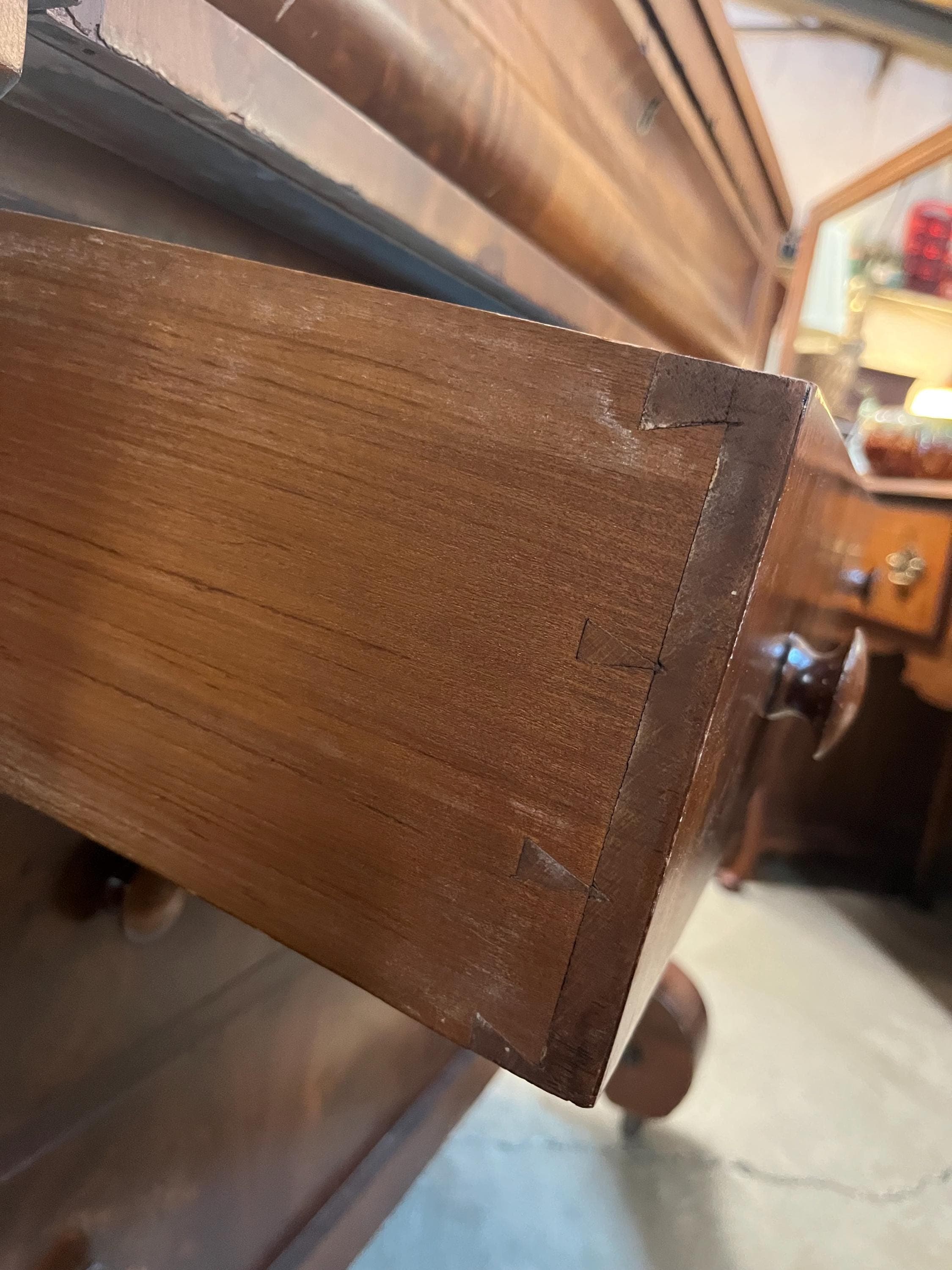 American Empire Flame Mahogany Chest of Drawers - Thumbnail 3