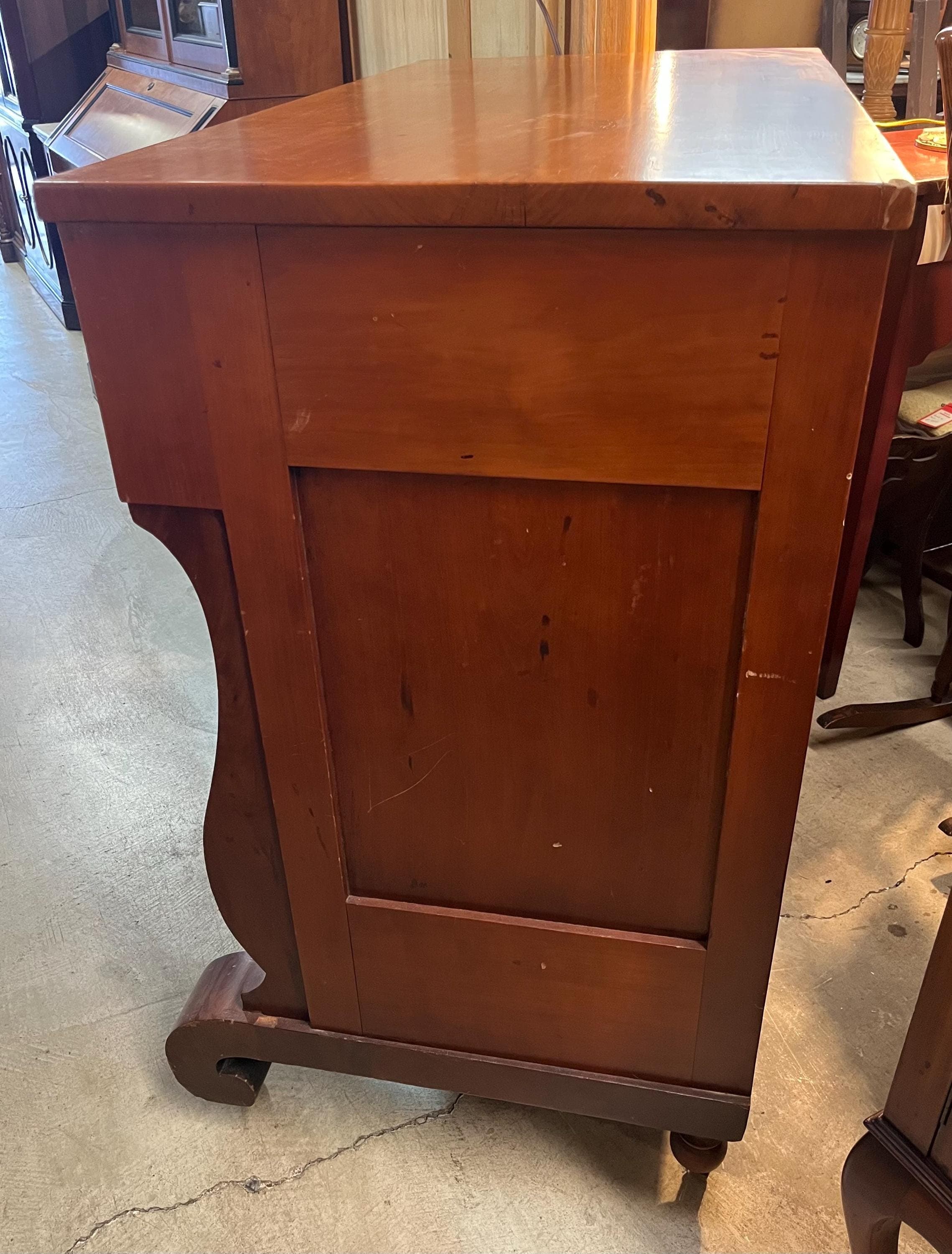 American Empire Flame Mahogany Chest of Drawers - Thumbnail 5