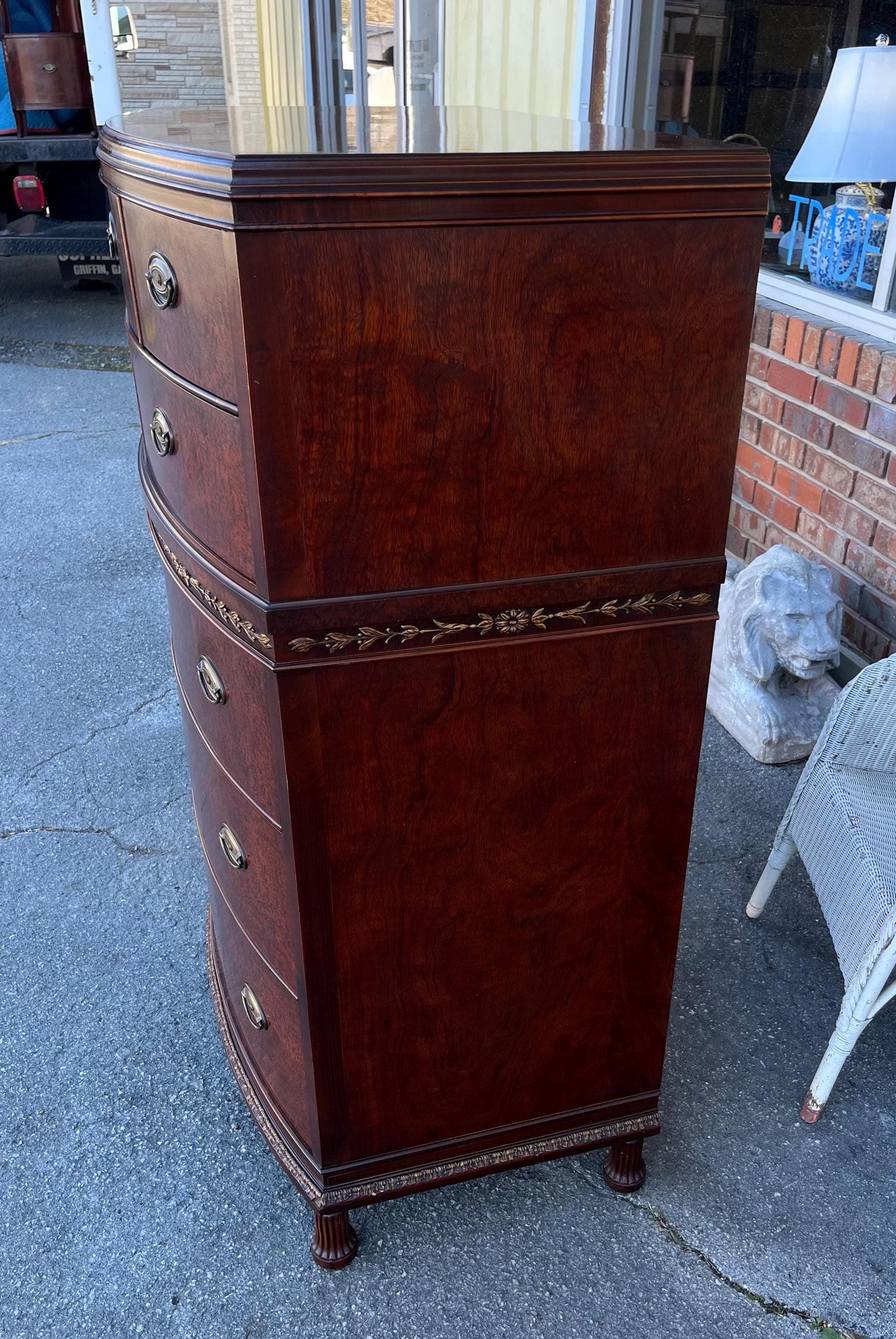 Romweber Bowfront Chest of Drawers - Thumbnail 3