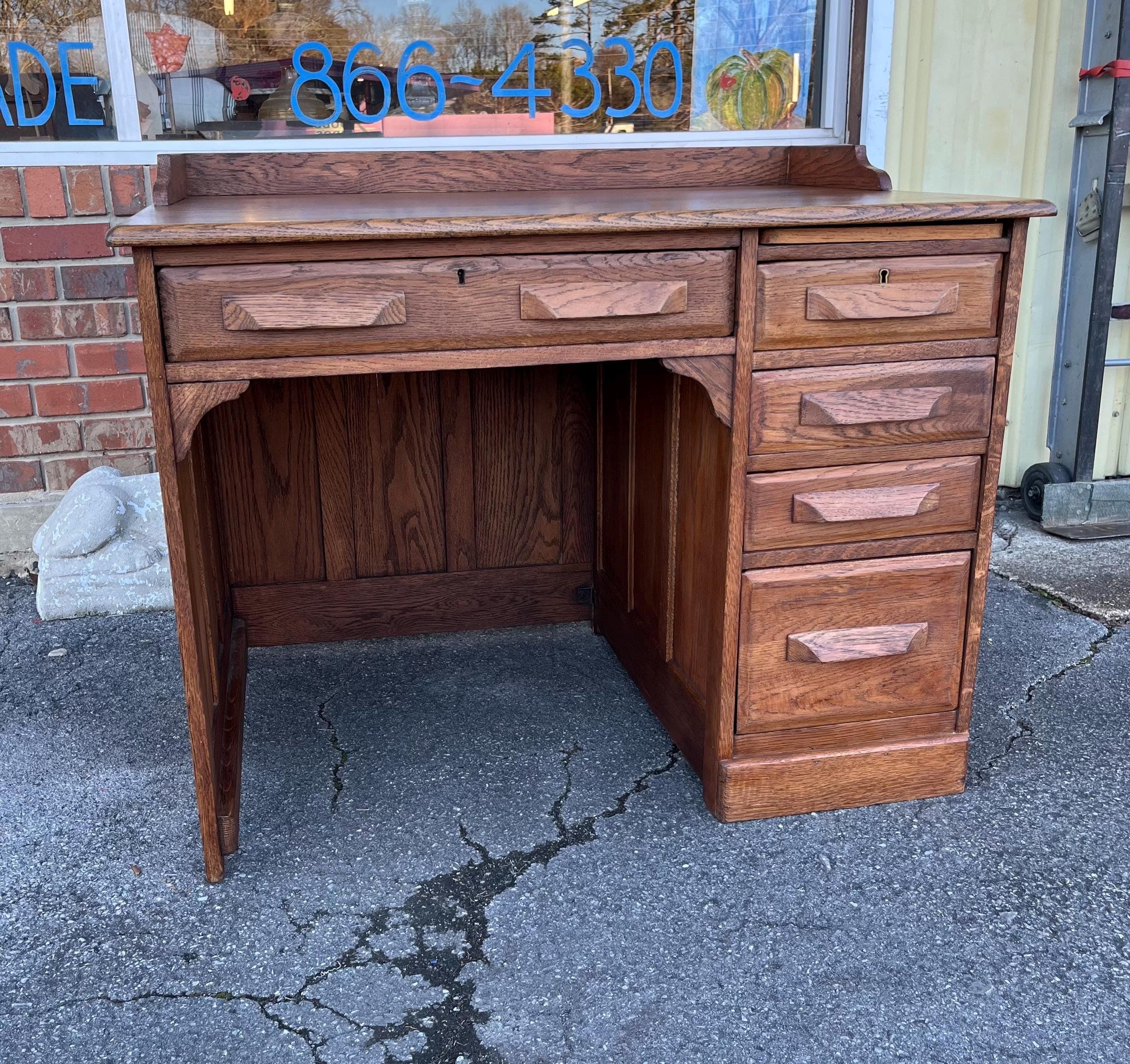 Early 20th Century Oak Desk - Thumbnail 3