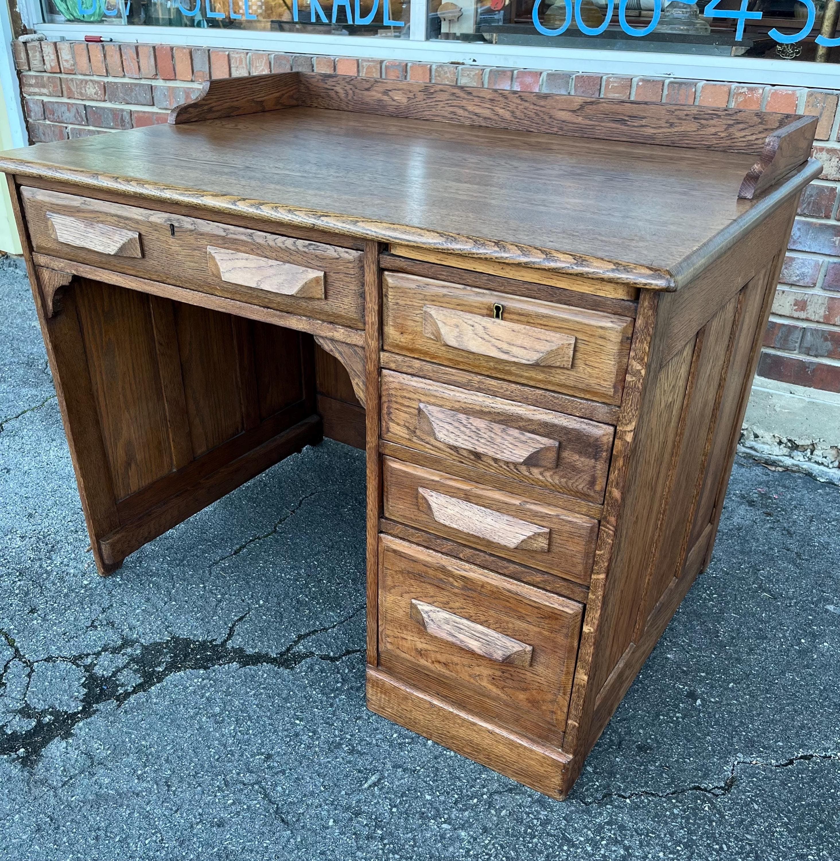 Early 20th Century Oak Desk - Thumbnail 6