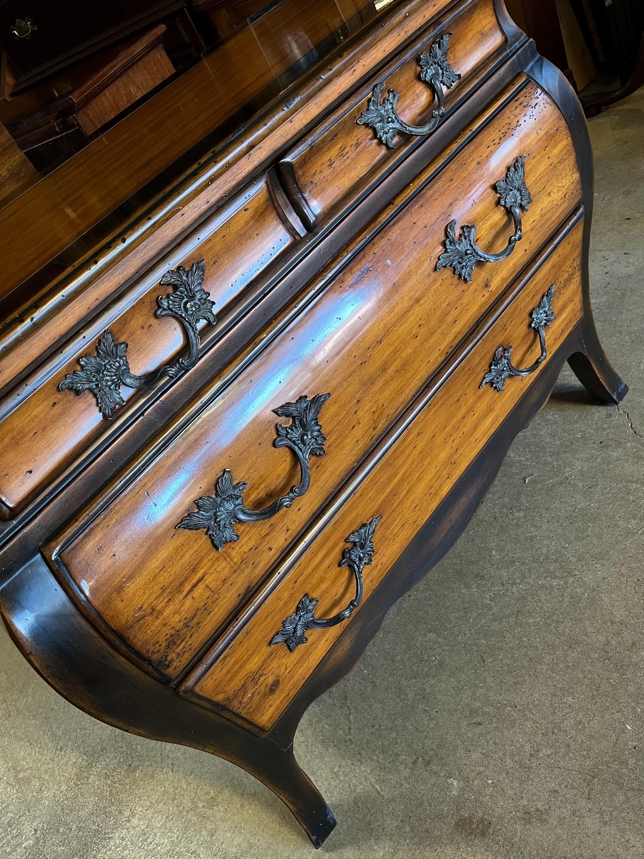 Theodore Alexander Chateau Du Vallois Bombe Chest - Thumbnail 11