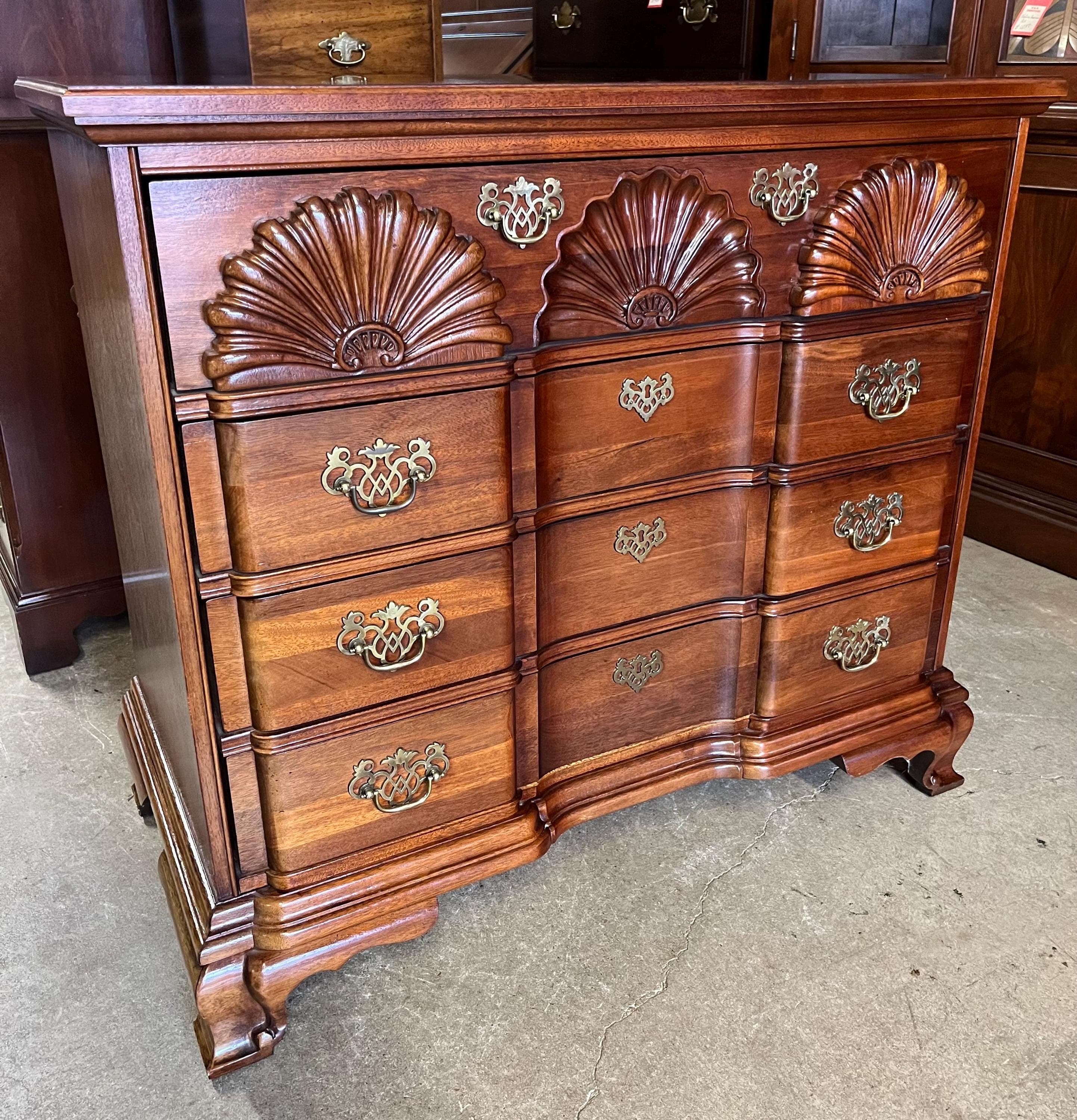 Stoneleigh Shell Carved Block Front Chest - Thumbnail 3