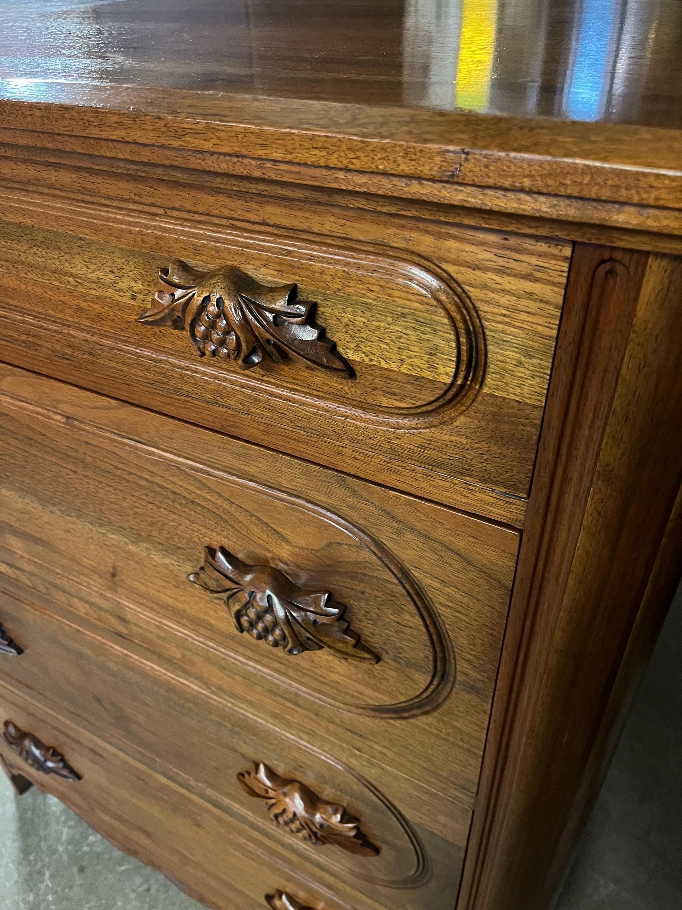 Davis Cabinet Company Chest of Drawers - Thumbnail 6