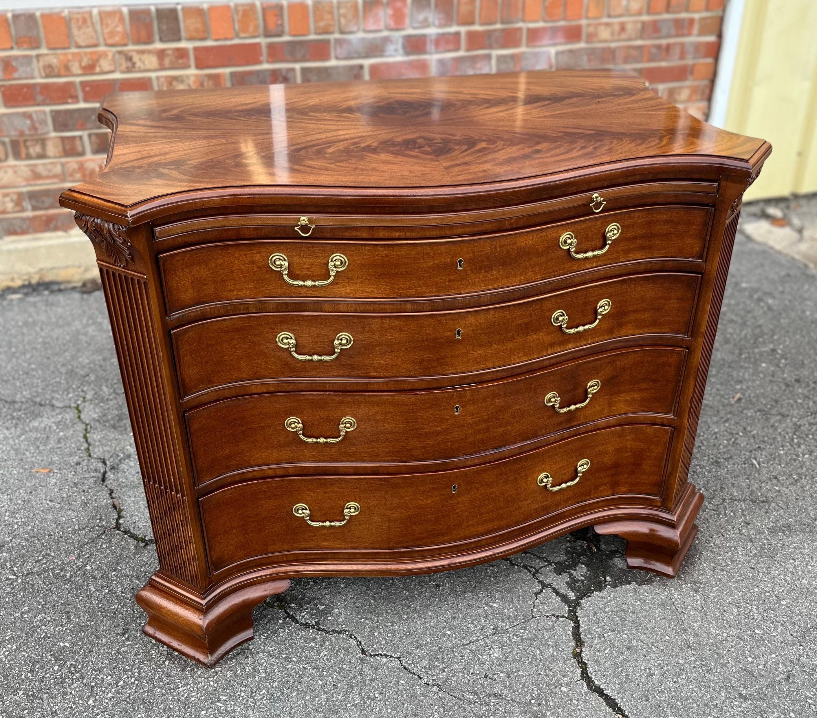 Serpentine Bachelor’s Chest by Ej Victor - Thumbnail 3