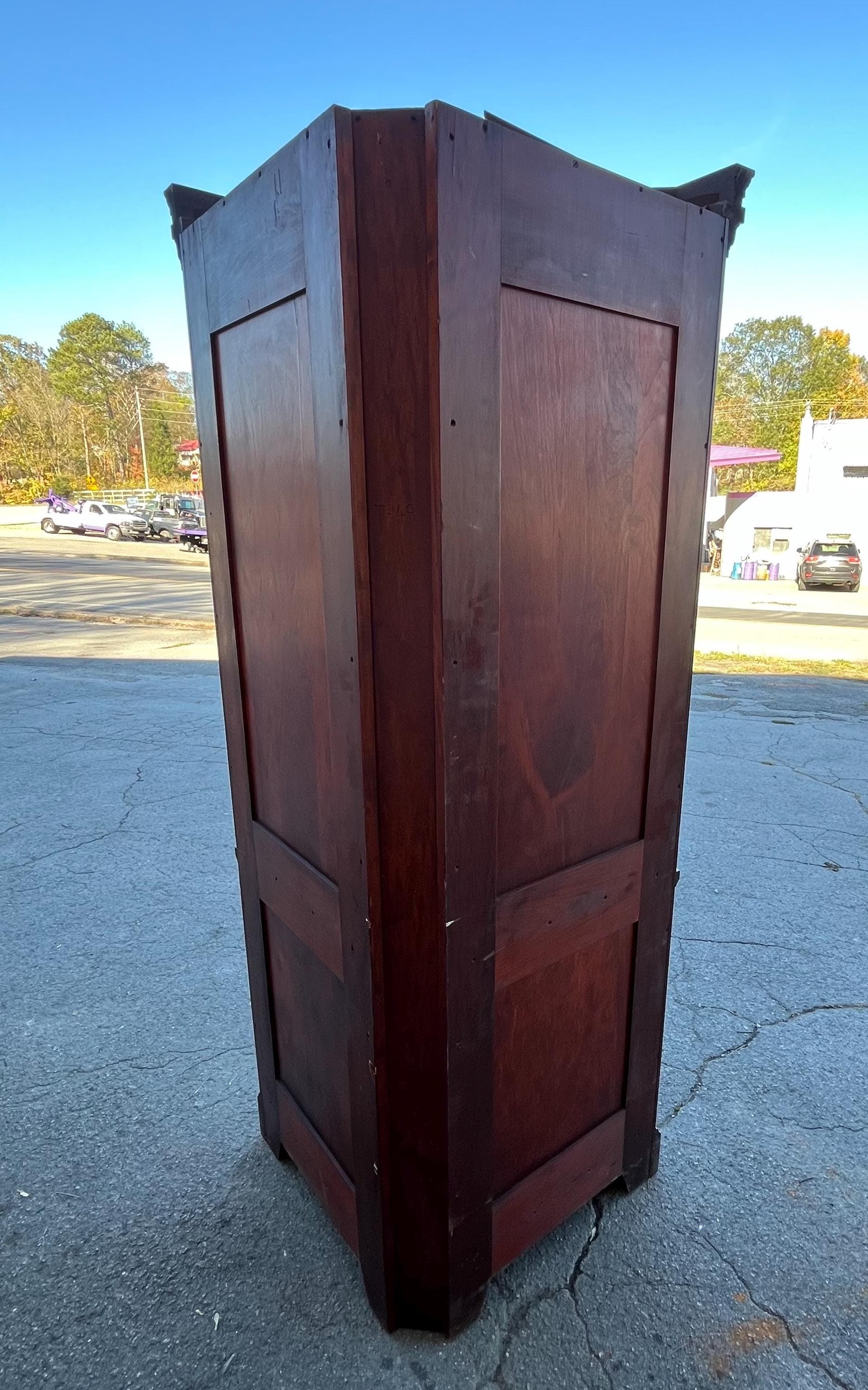 Biggs Old Dominion Corner Cabinet - Thumbnail 7