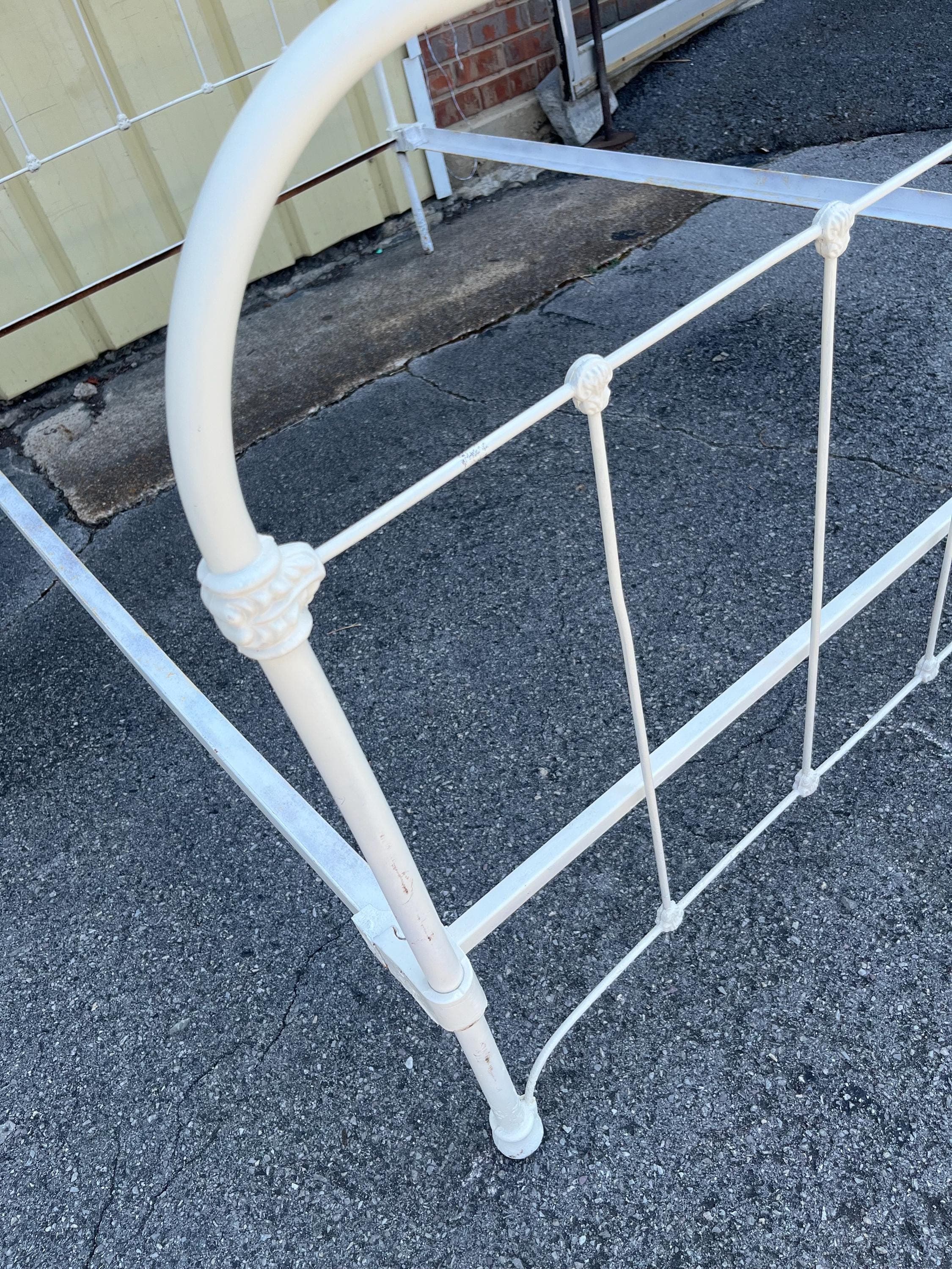 Antique Iron Bed - Thumbnail 4