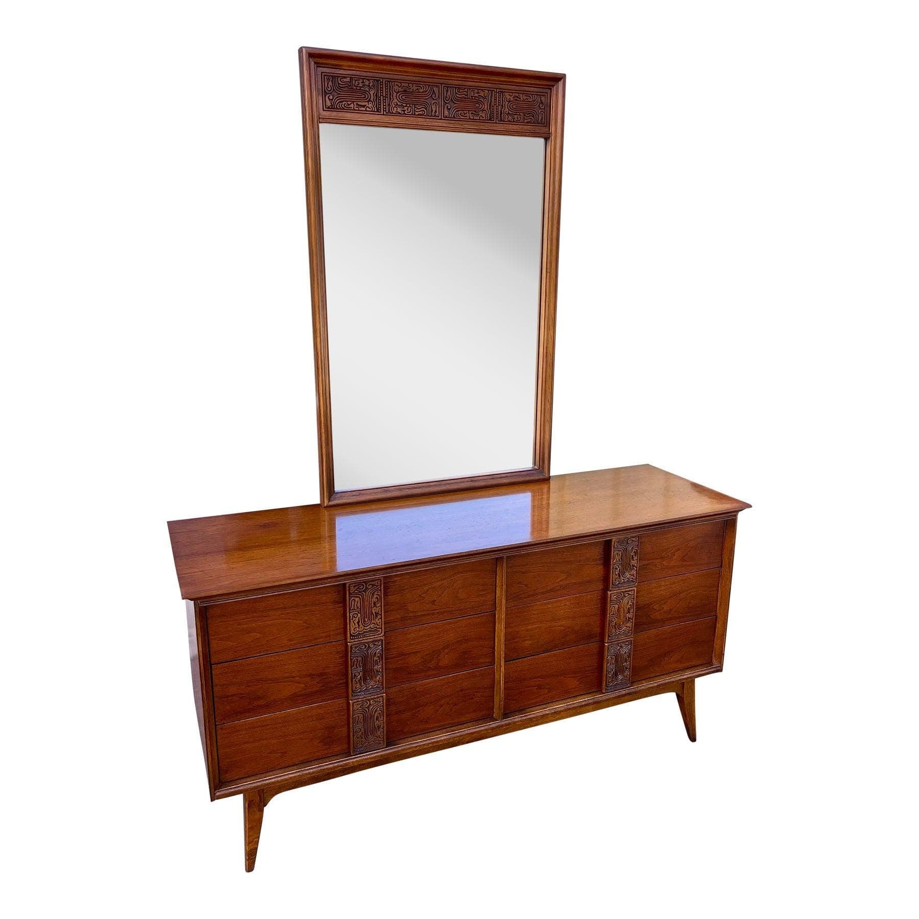 Bassett Mayan Dresser With Mirror