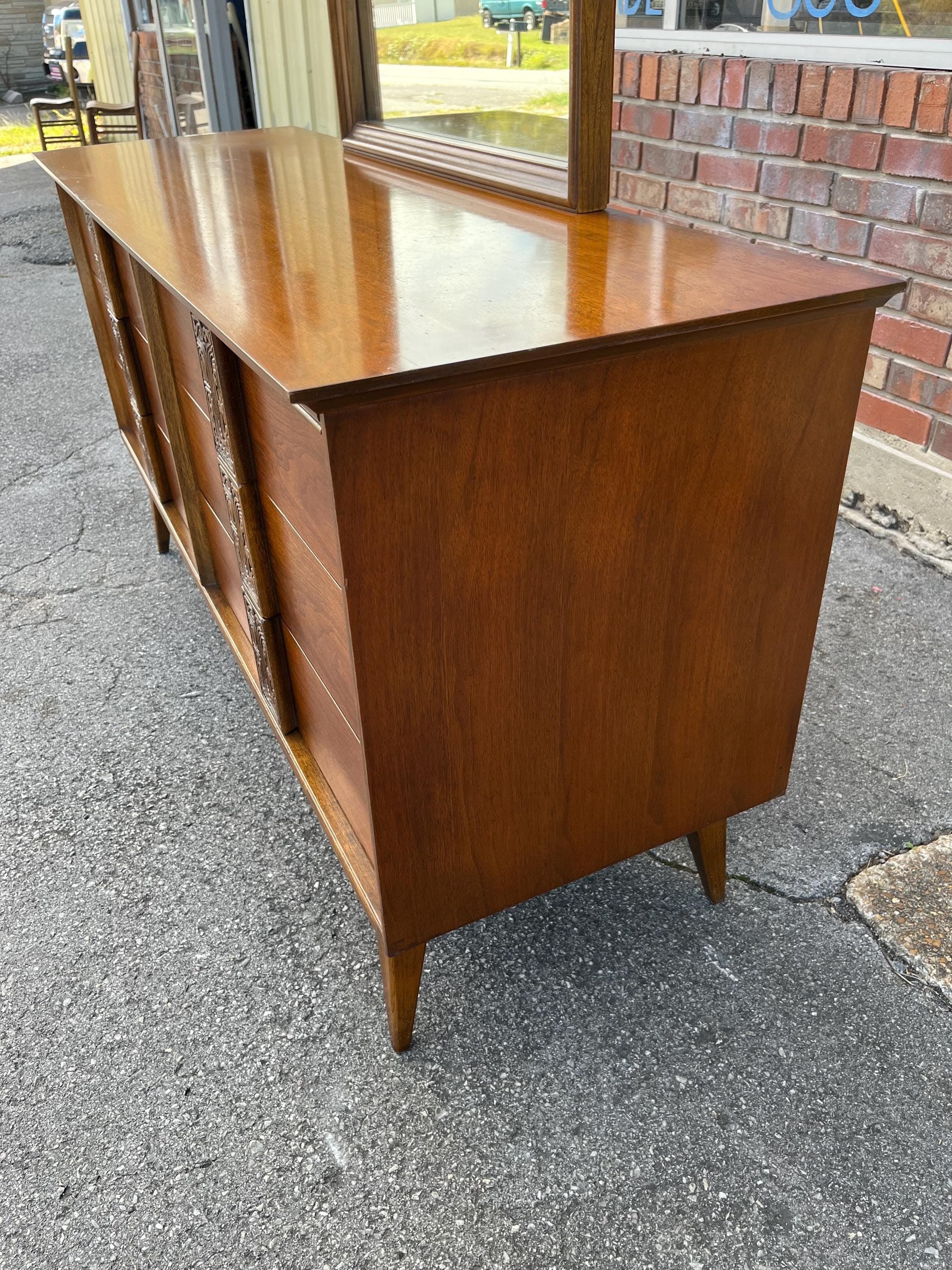 Bassett Mayan Dresser With Mirror - Thumbnail 8