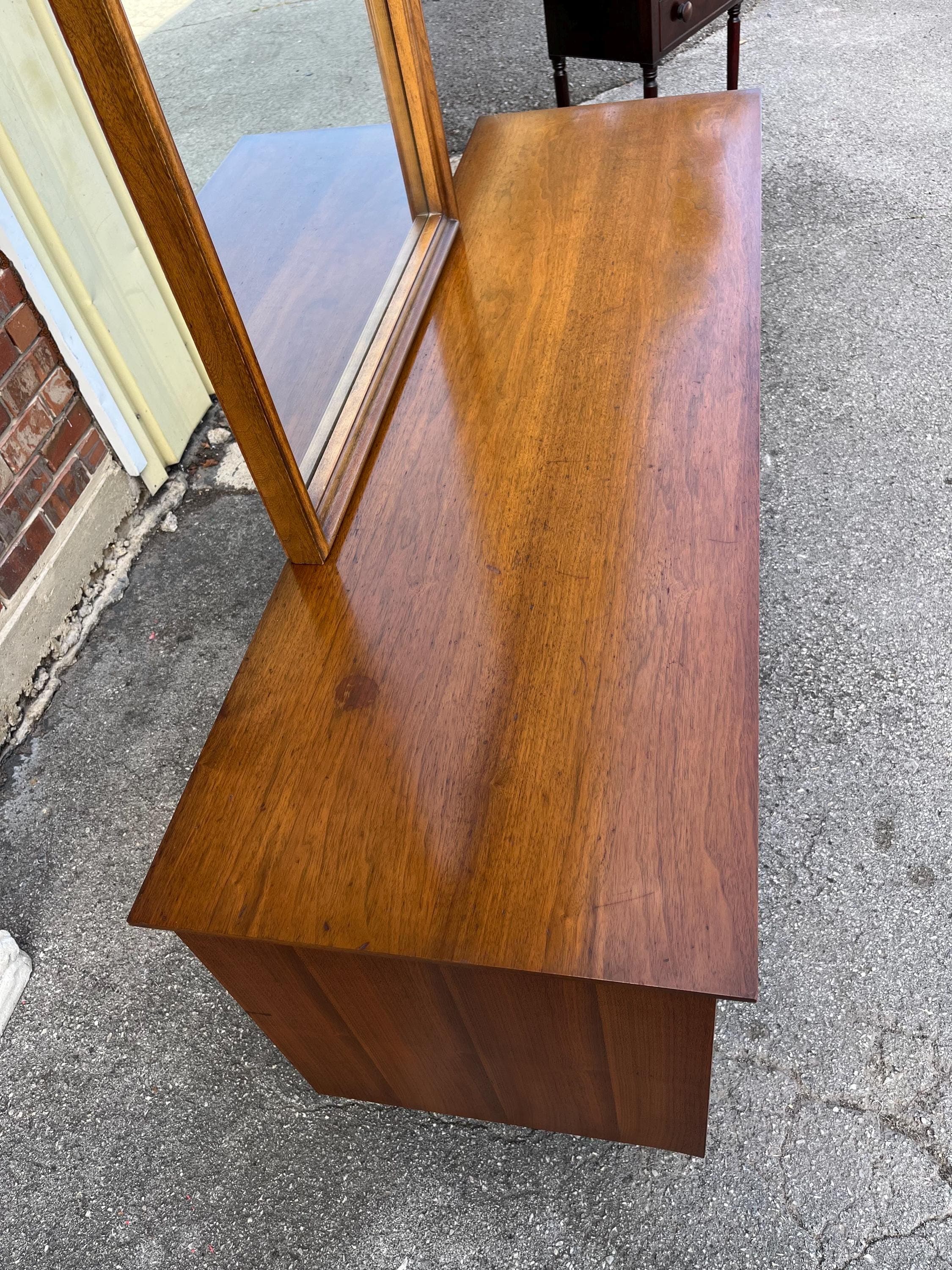 Bassett Mayan Dresser With Mirror - Thumbnail 11